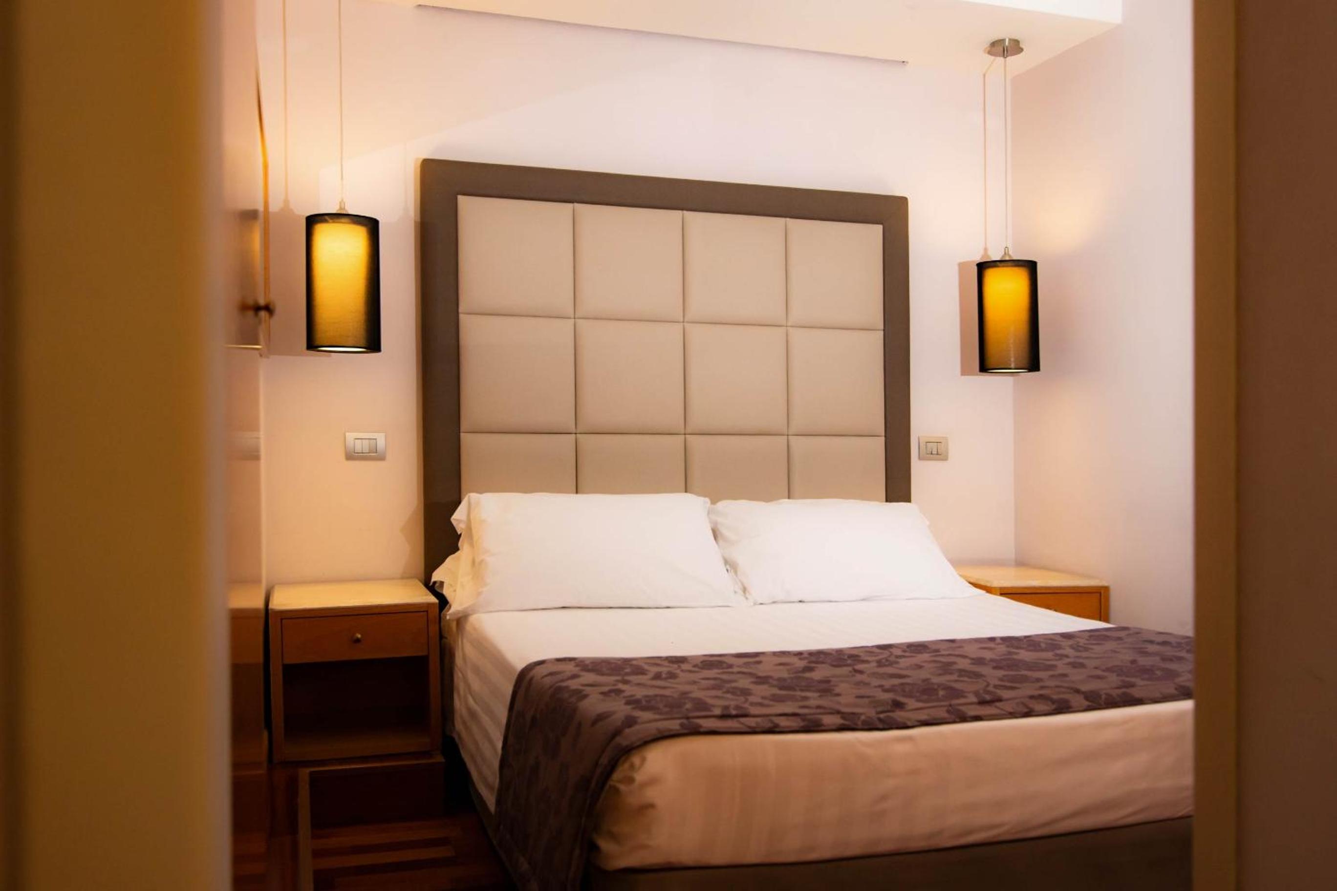 Small Double or Twin Room photo 1