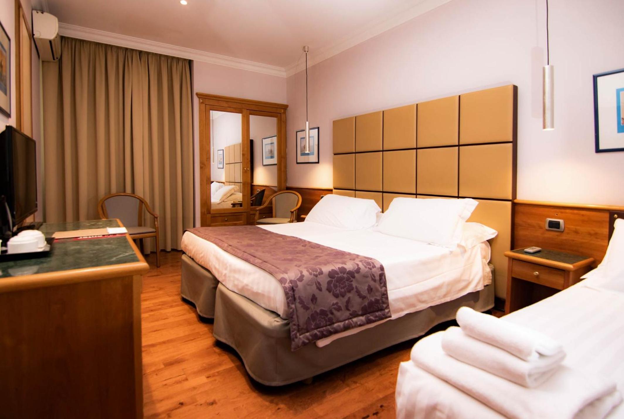 Standard Triple Room photo 2