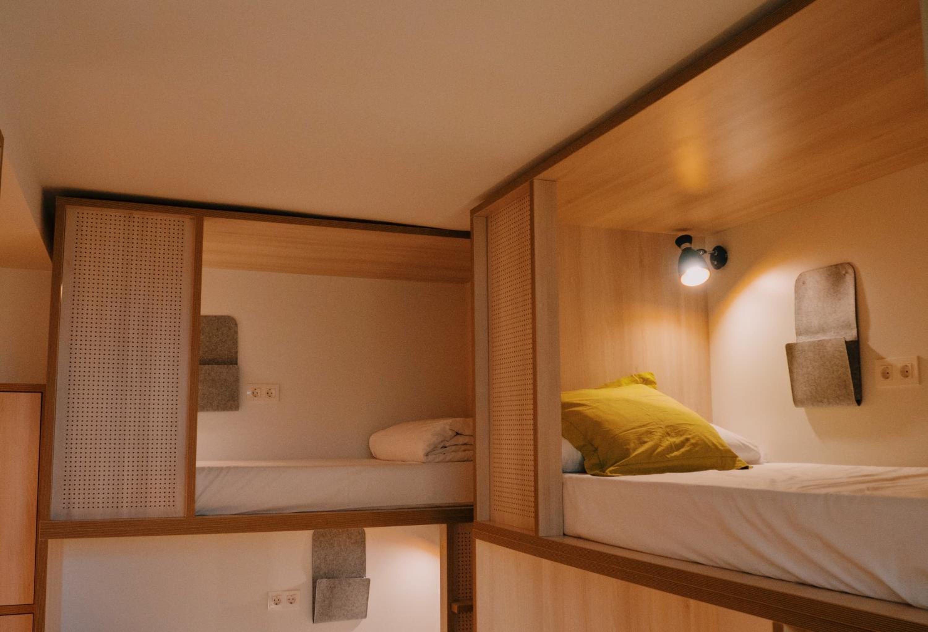 Bed in 8-Bed Mixed Dormitory Room photo 3