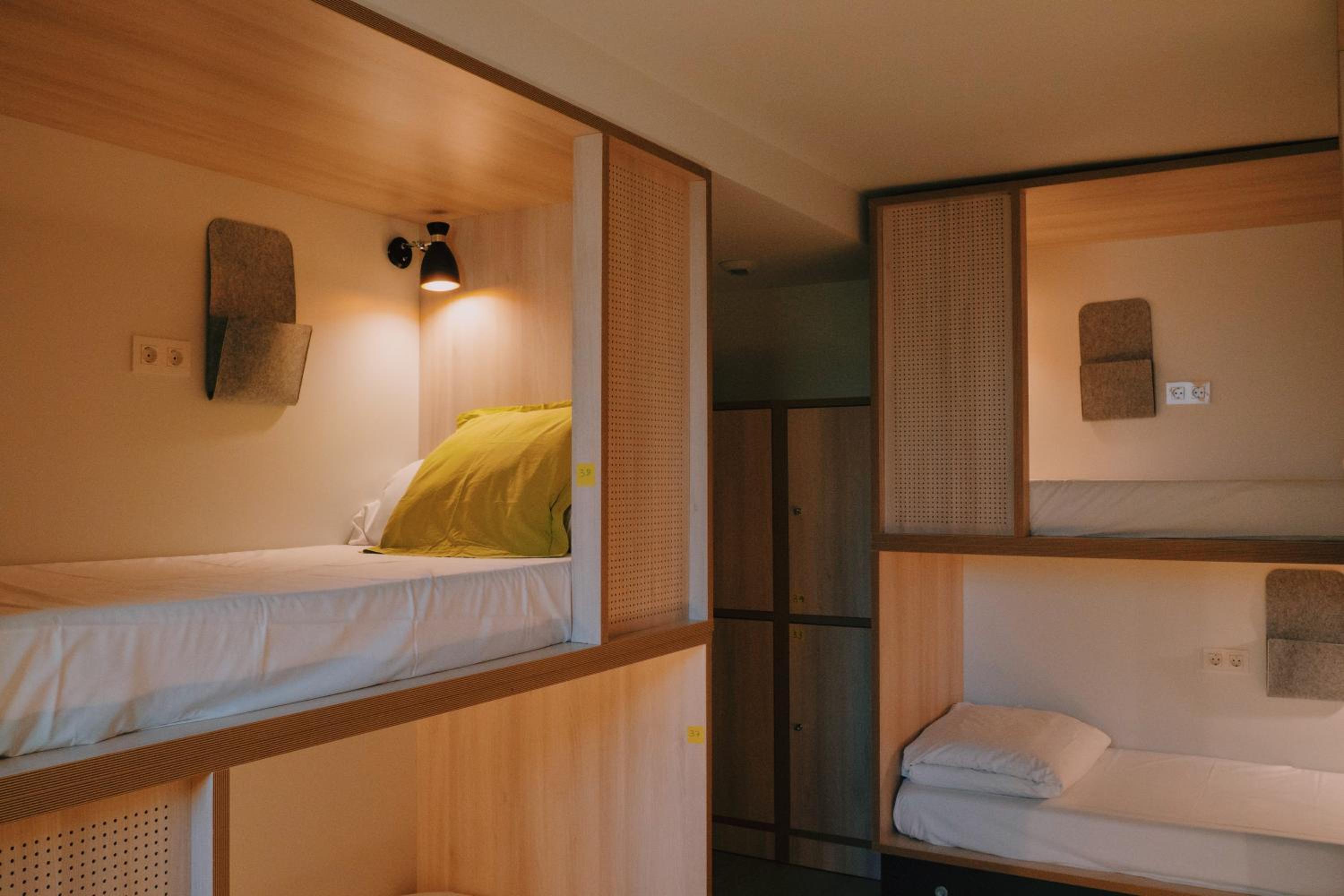 Bed in 8-Bed Mixed Dormitory Room photo 3