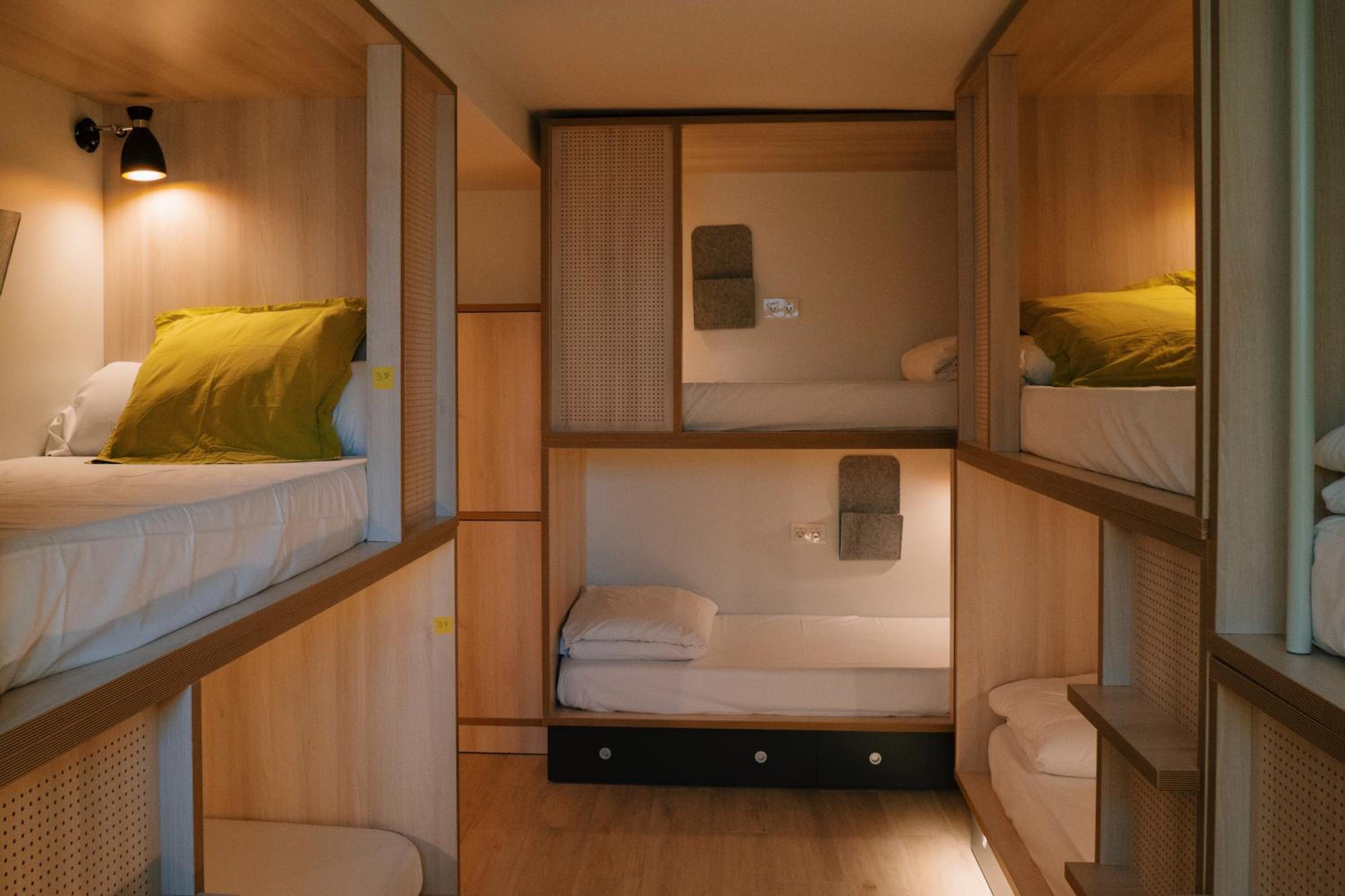 Bed in 8-Bed Mixed Dormitory Room photo 2