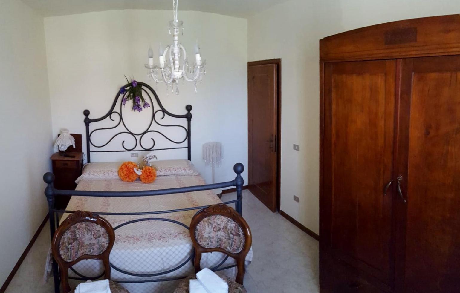 Standard Double Room with Shared Bathroom