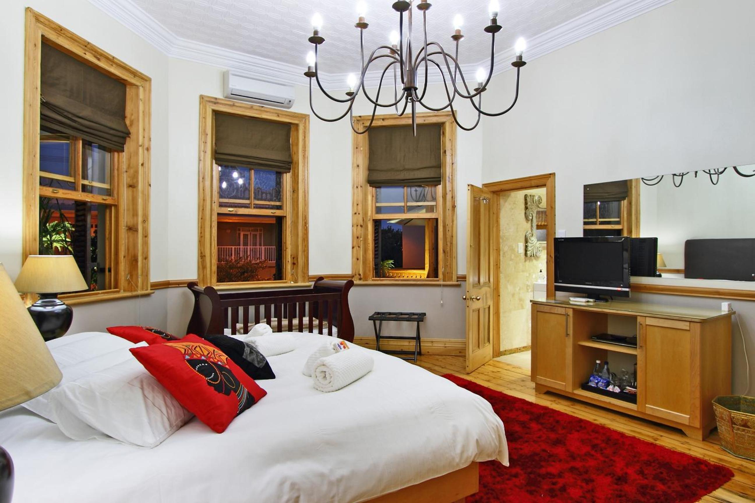 Double Room (Not Pet Friendly) - Photo 5
