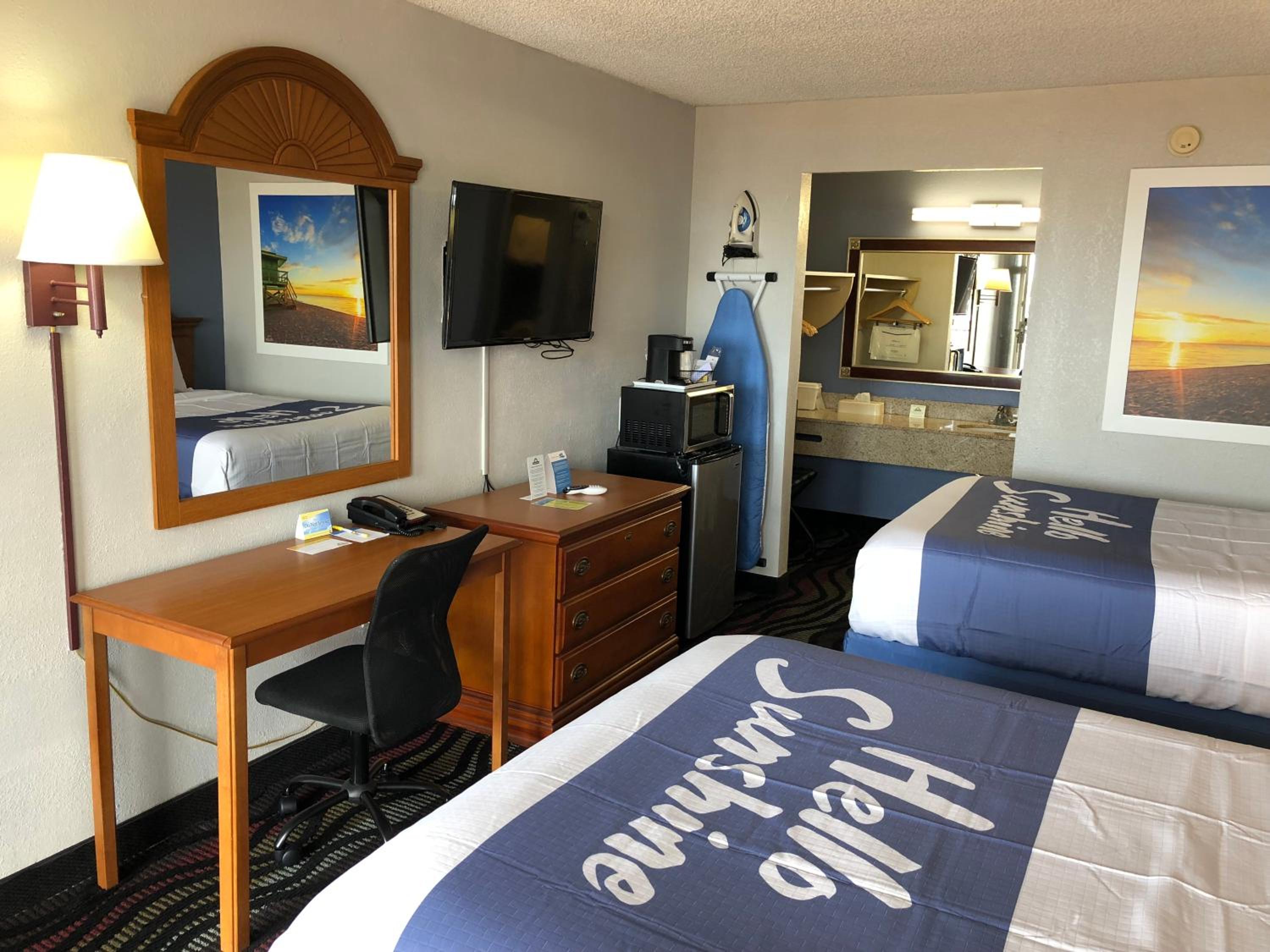 Deluxe Double Room with Two Double Beds - Non-Smoking photo 1