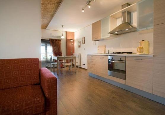 One-Bedroom Apartment (5 Adults) - Photo 3