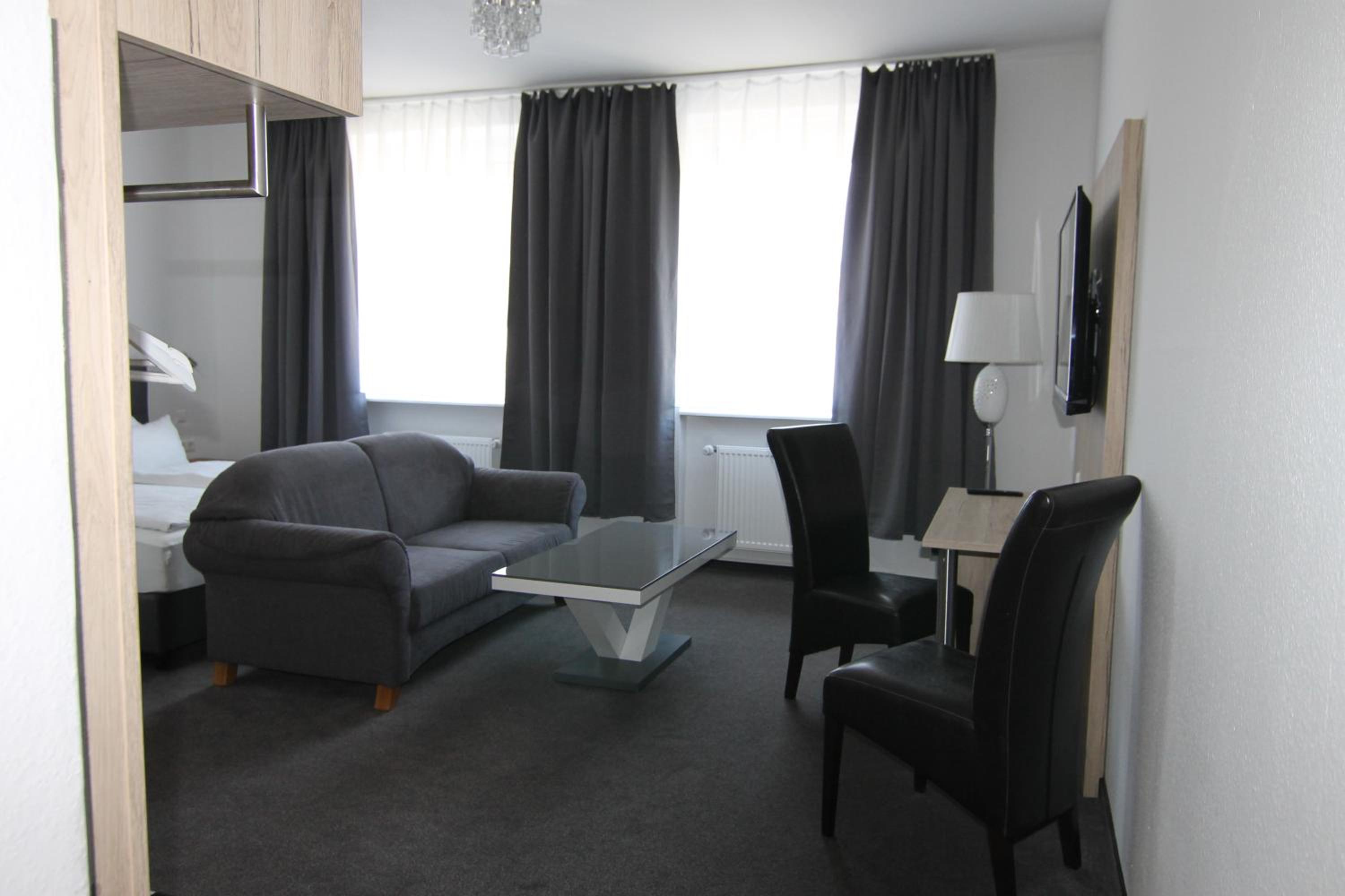 Deluxe King Suite - Photo 3