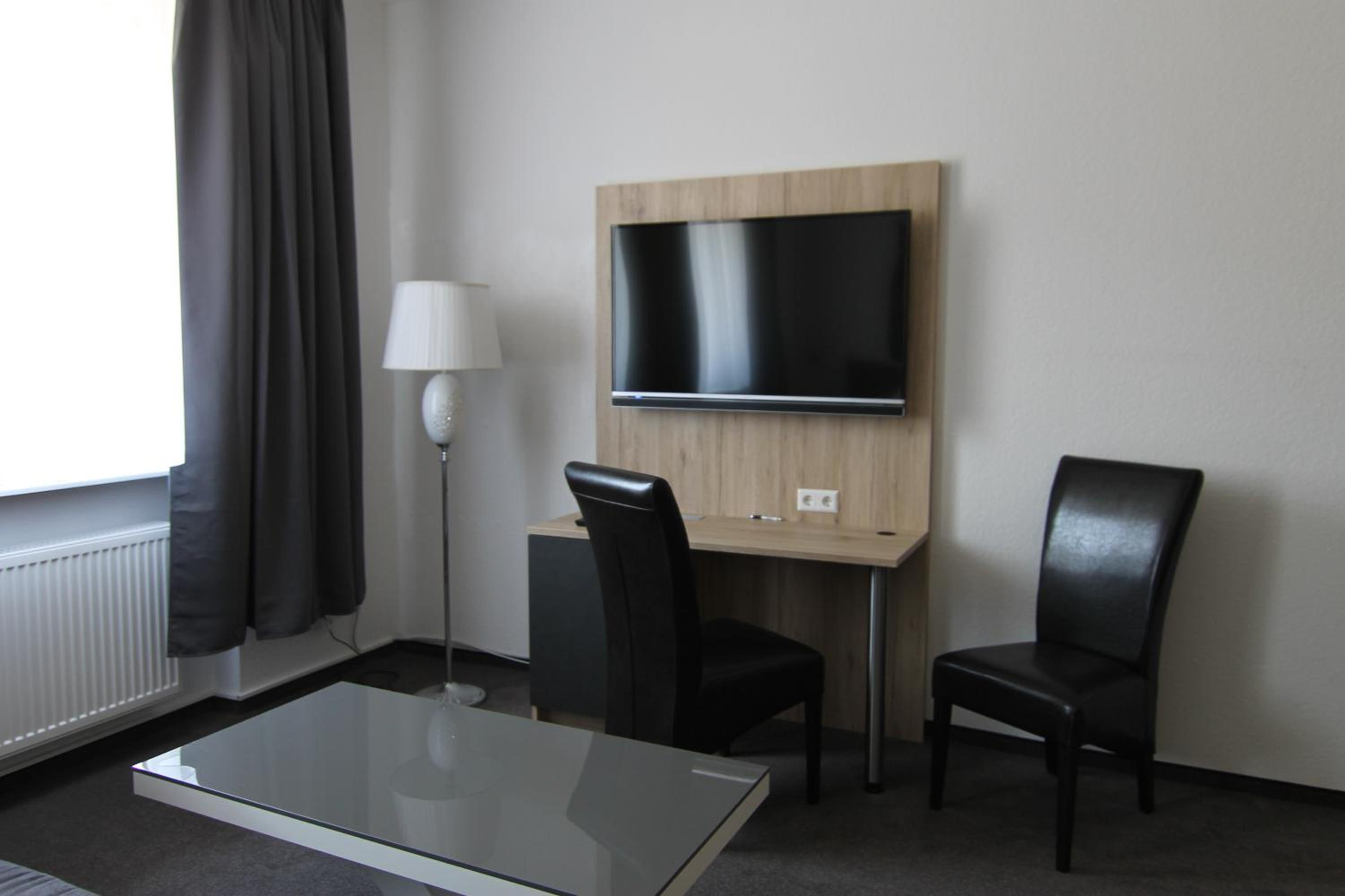 Deluxe King Suite - Photo 4