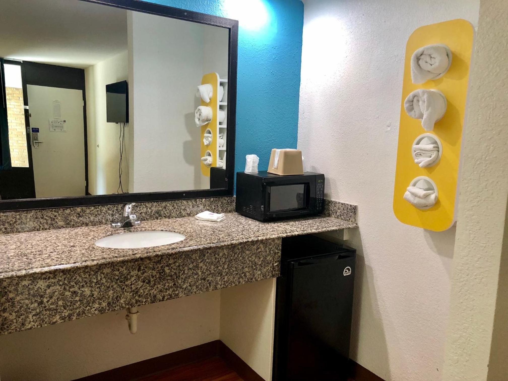 King Room - Disability Access - Non-Smoking photo 2