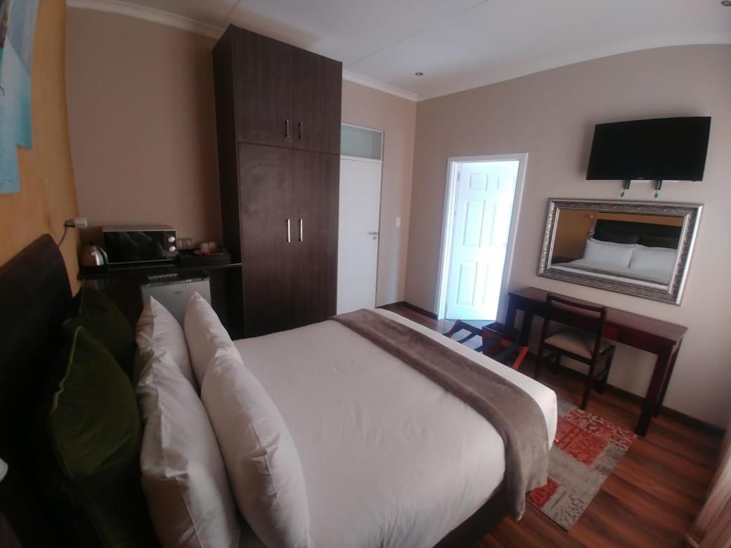 Deluxe Room - Photo 3