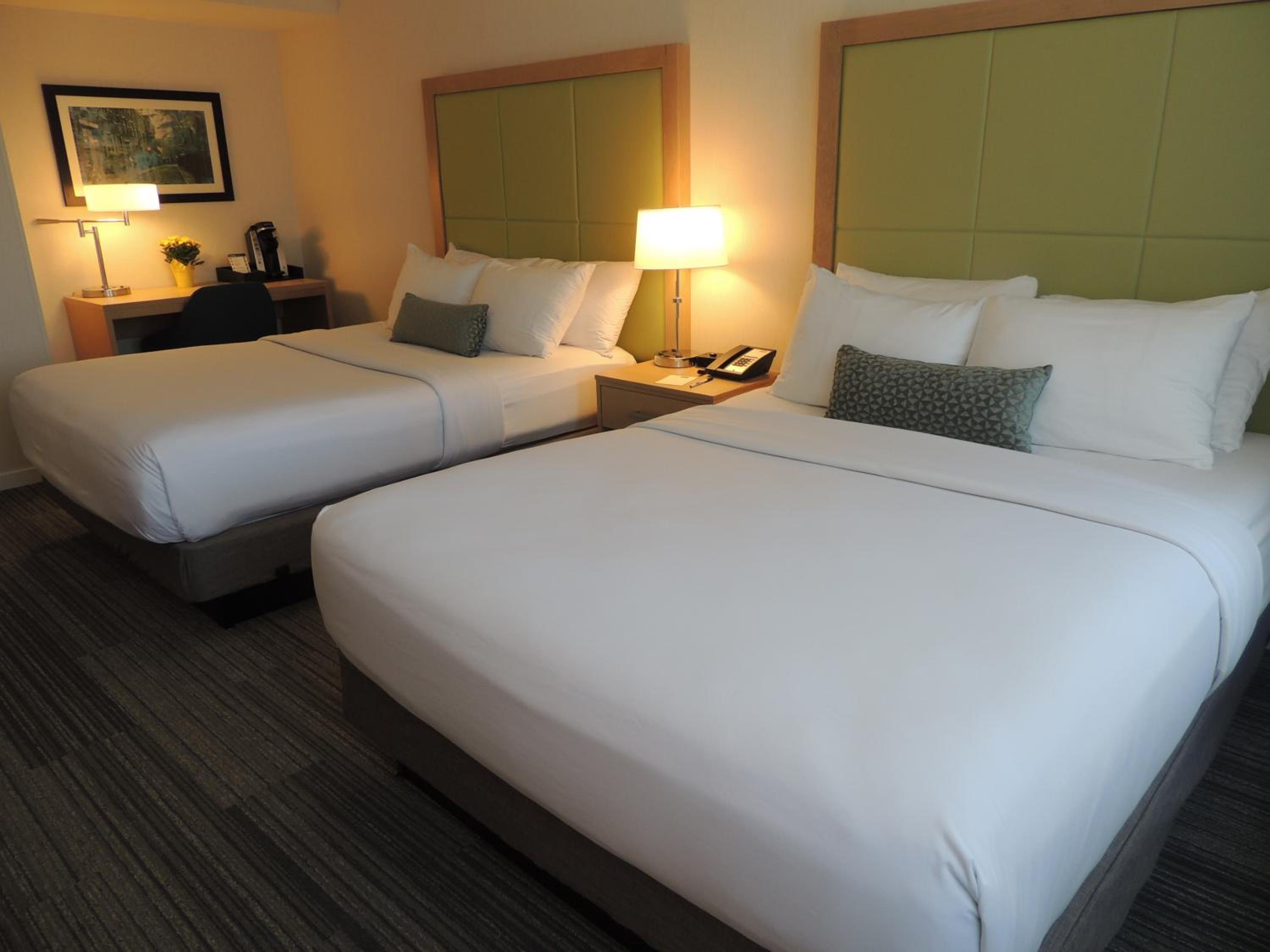 Standard Queen Room with Two Queen Beds - Photo 5