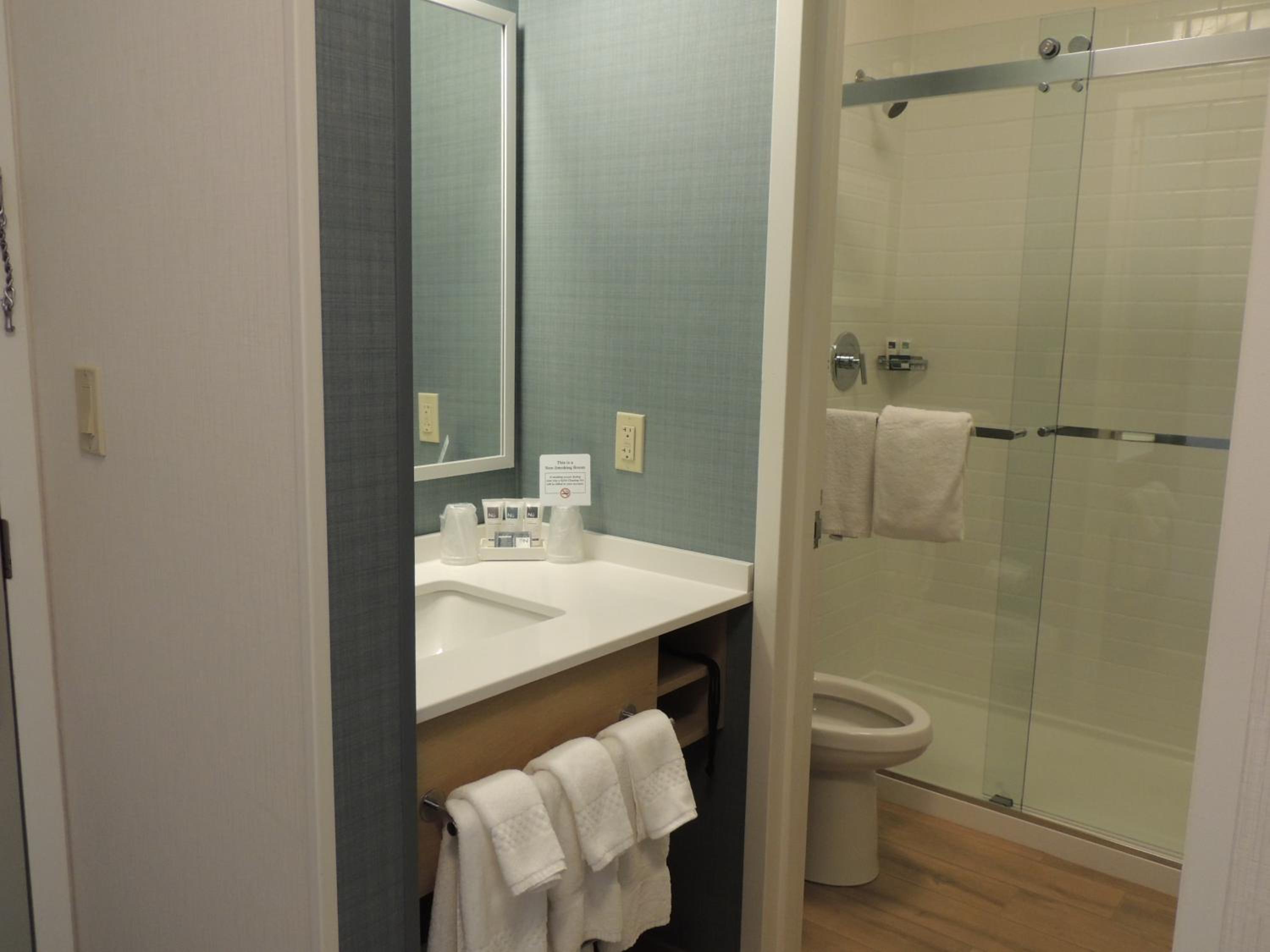 Superior King Room - Photo 13