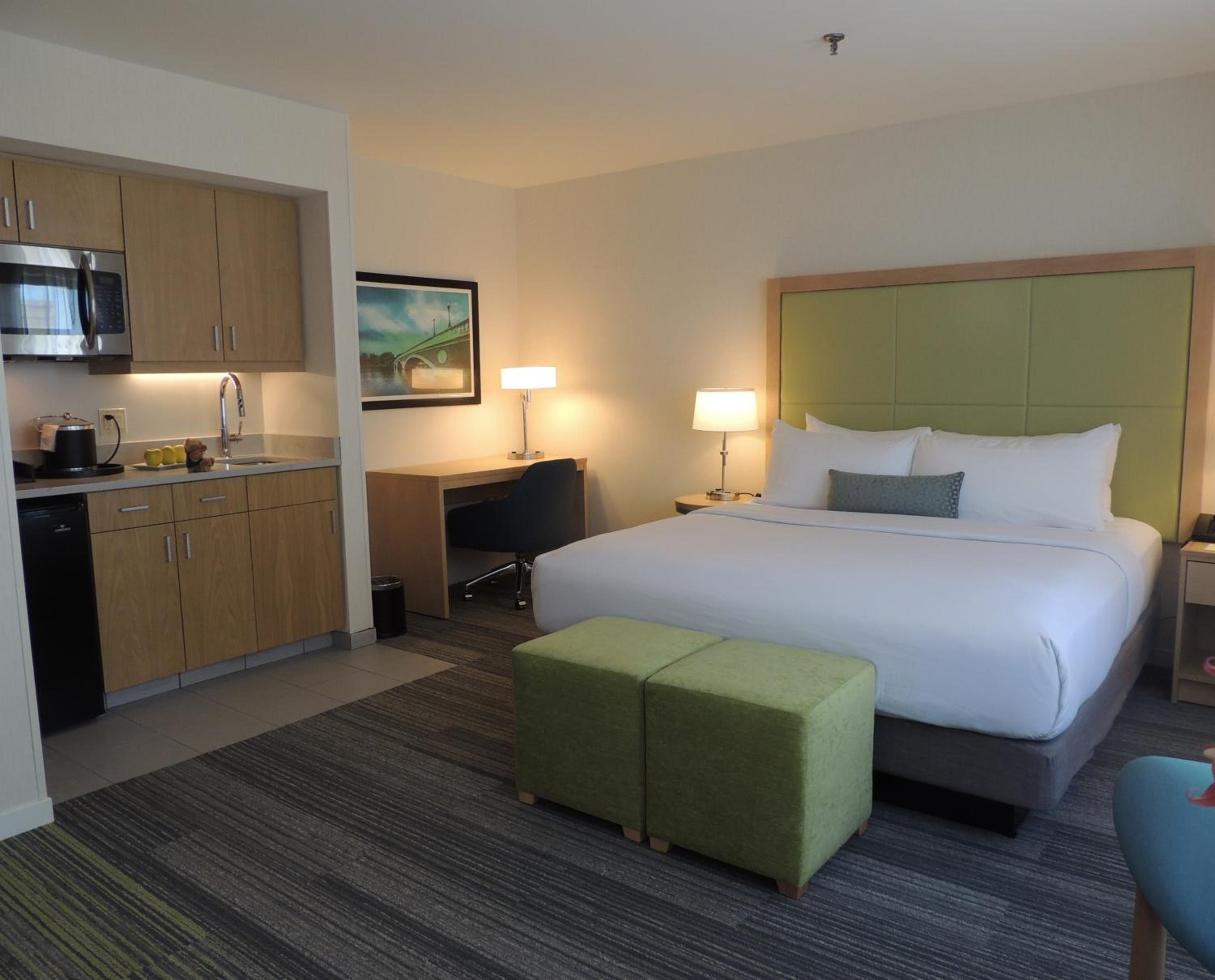 Junior Suite with King Bed thumbnail 5