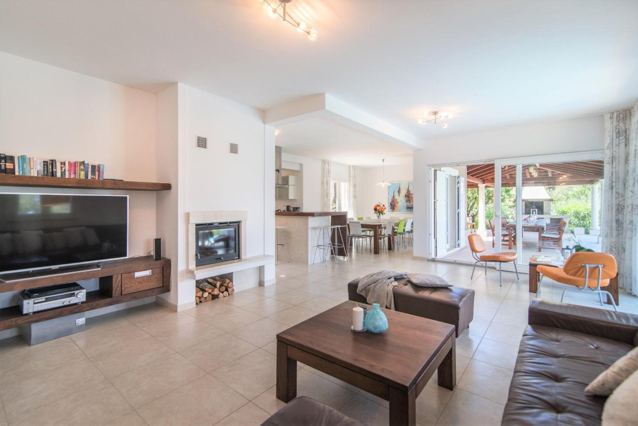 Sechszimmer-Villa mit Privatpool