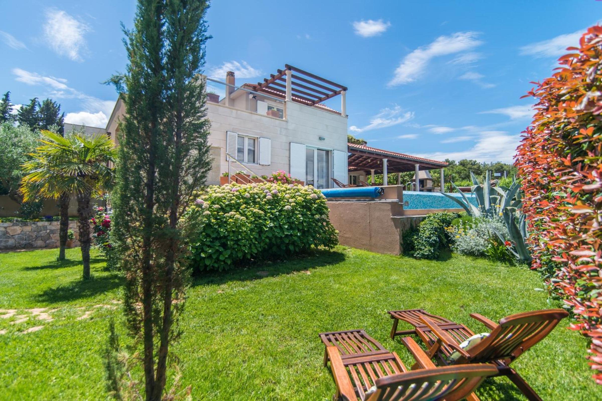 Six-Bedroom Villa with Private Pool  photo 3