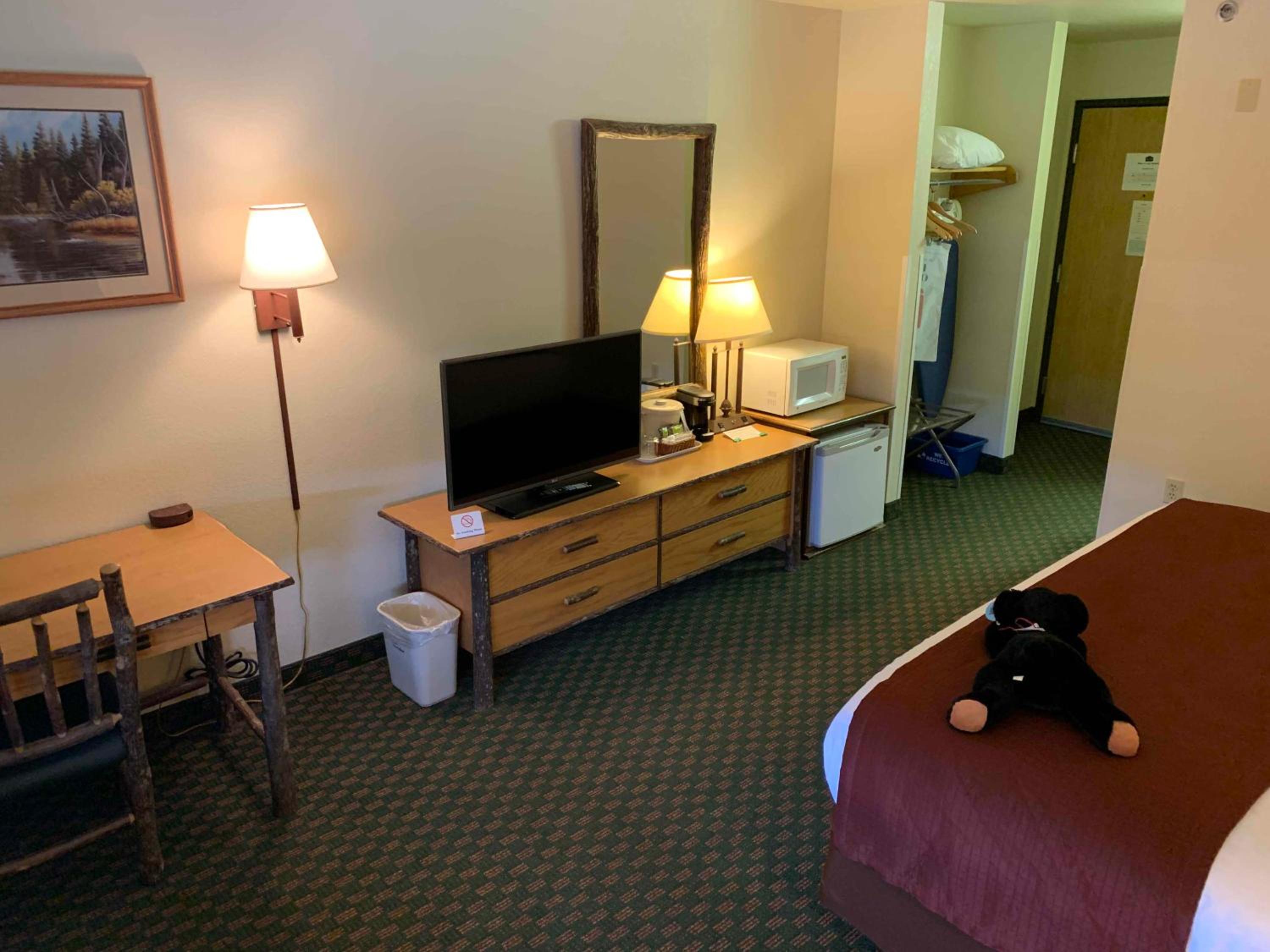 1 King Bed and 1 Queen Bed, Non-Smoking photo 3