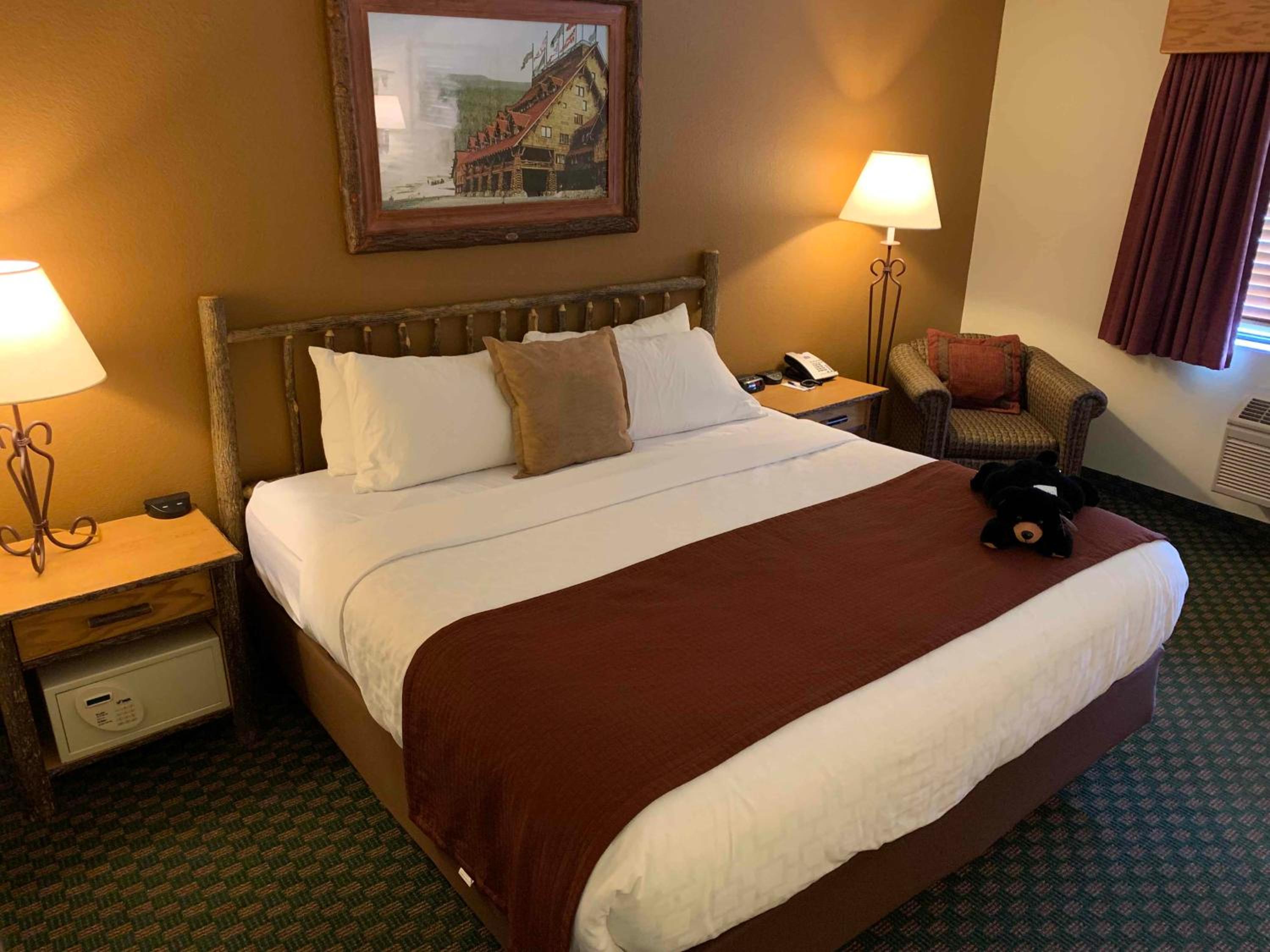 Deluxe King Suite with Twin Size Sofa Bed - Non-Smoking photo 2