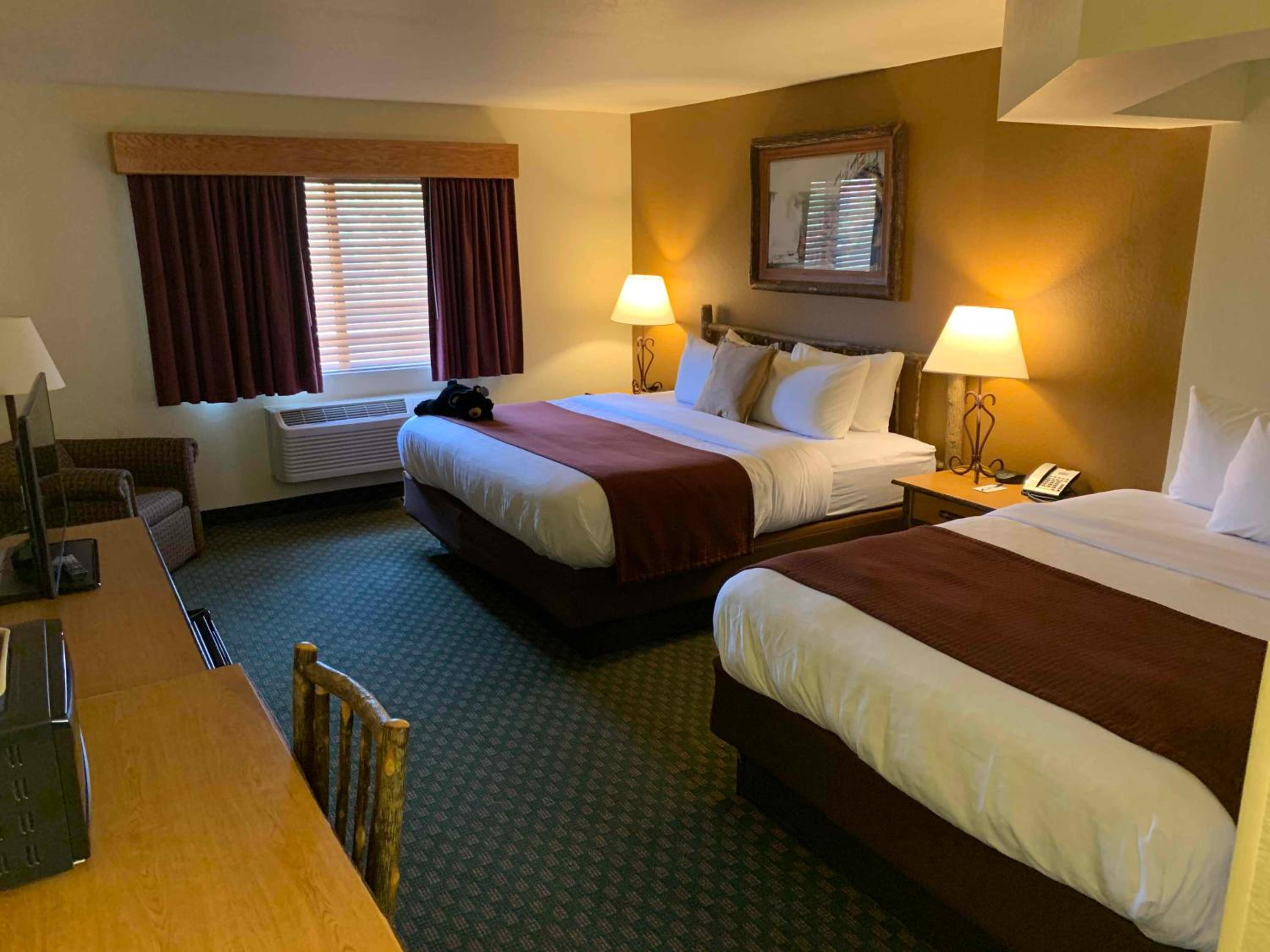 1 King Bed and 1 Queen Bed, Non-Smoking photo 2