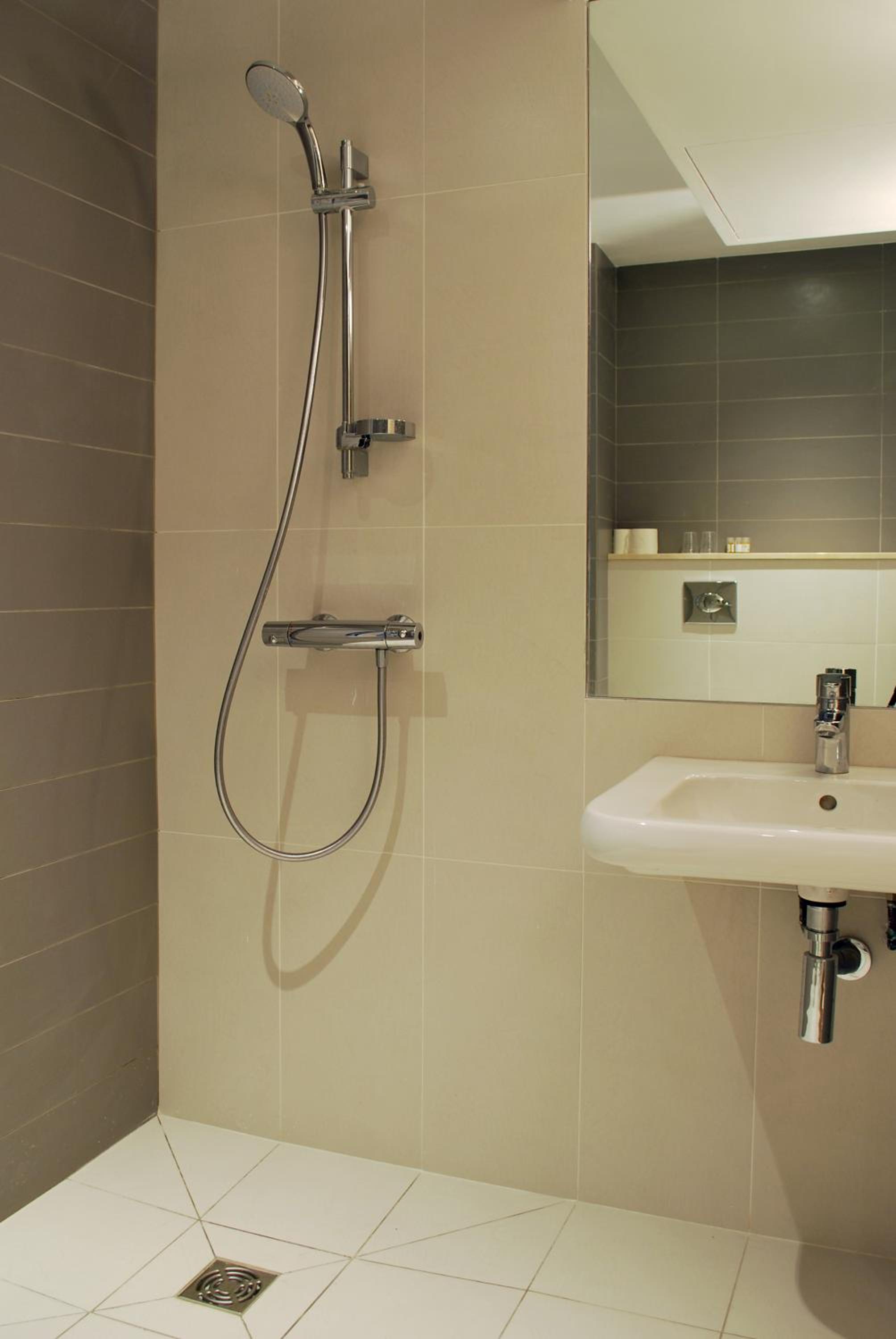 Superior Triple Room - 1 double bed + 1 single bed photo 3