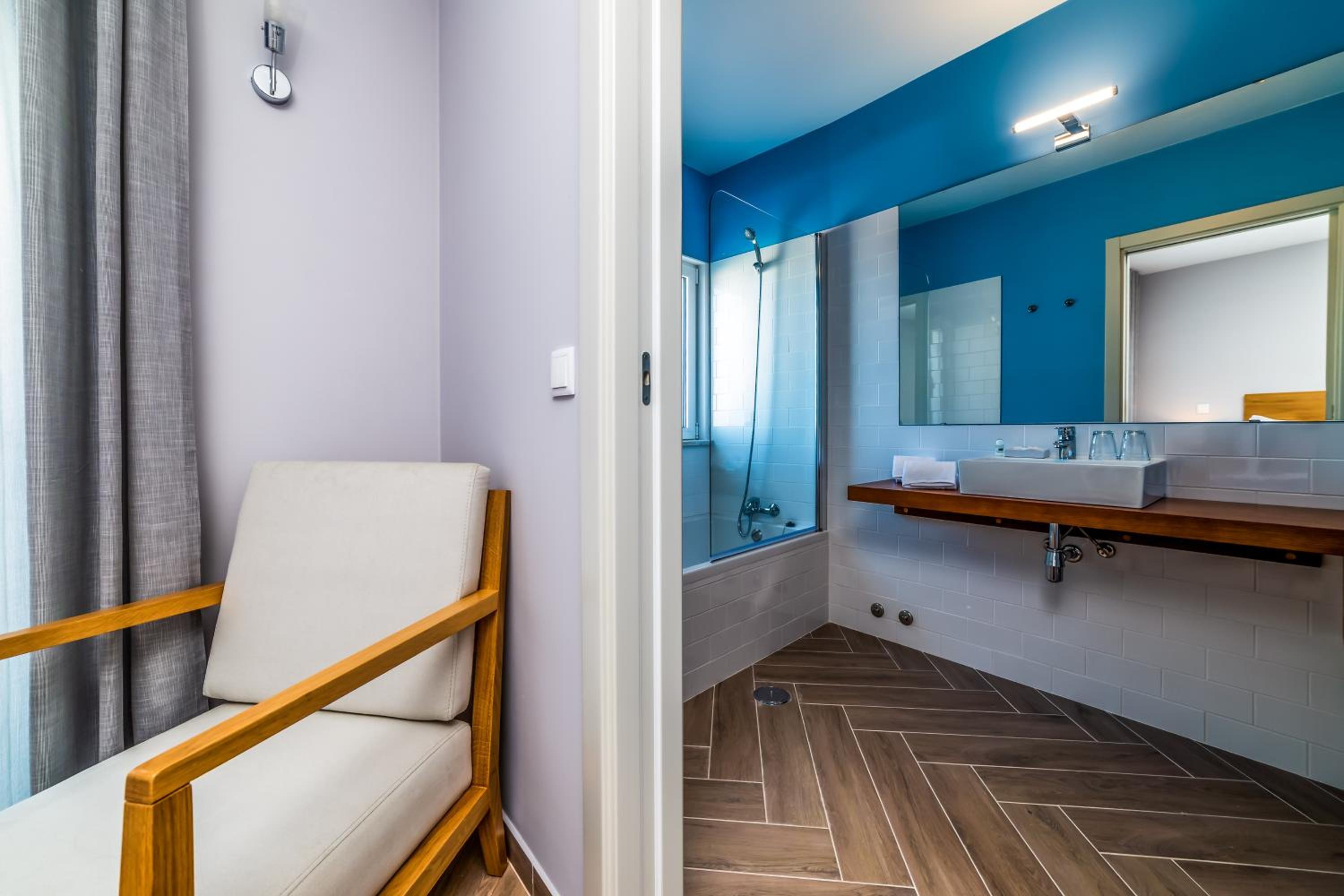Double Room - Photo 7