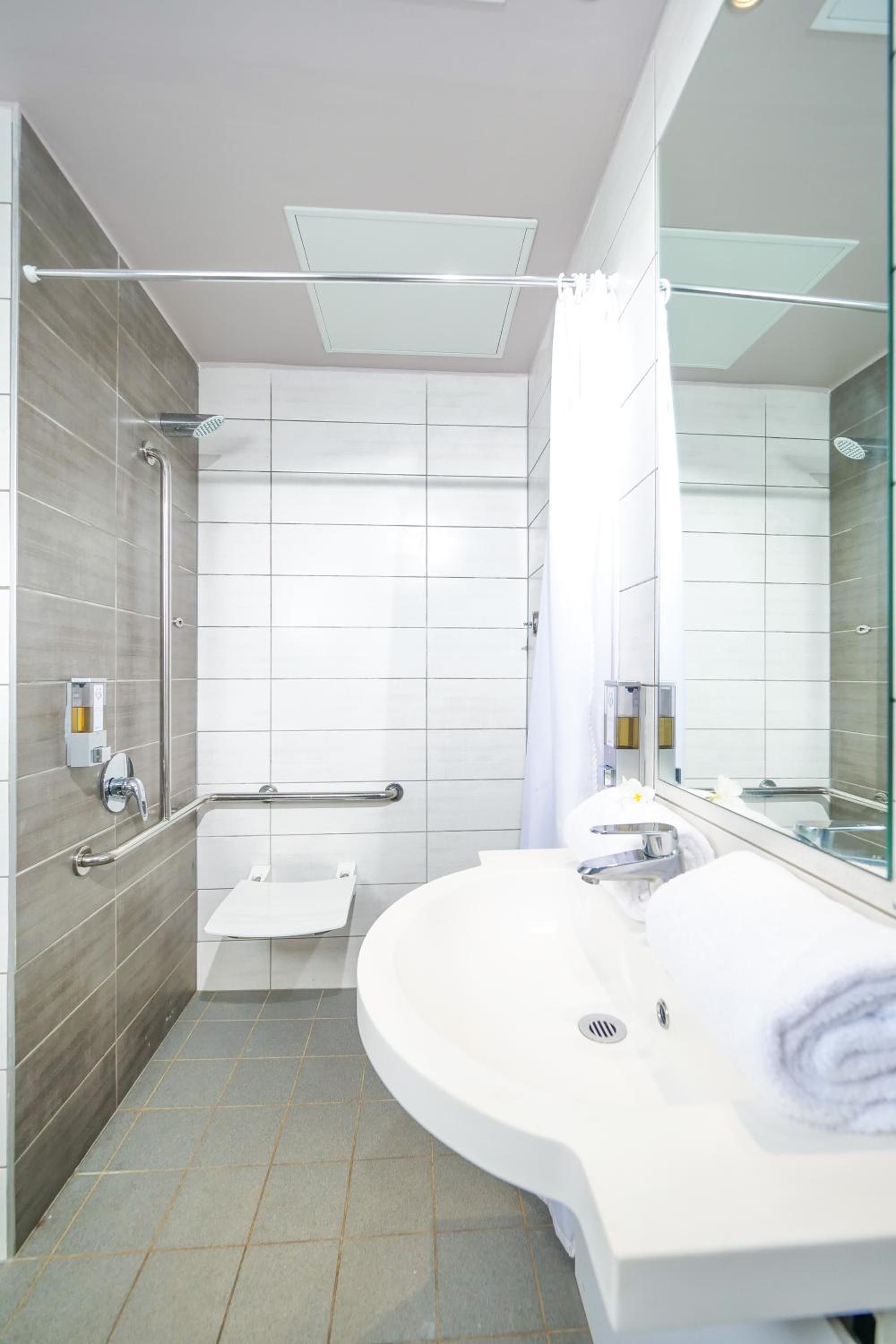 Comfort Double or Twin Room - Disability Access  photo 3