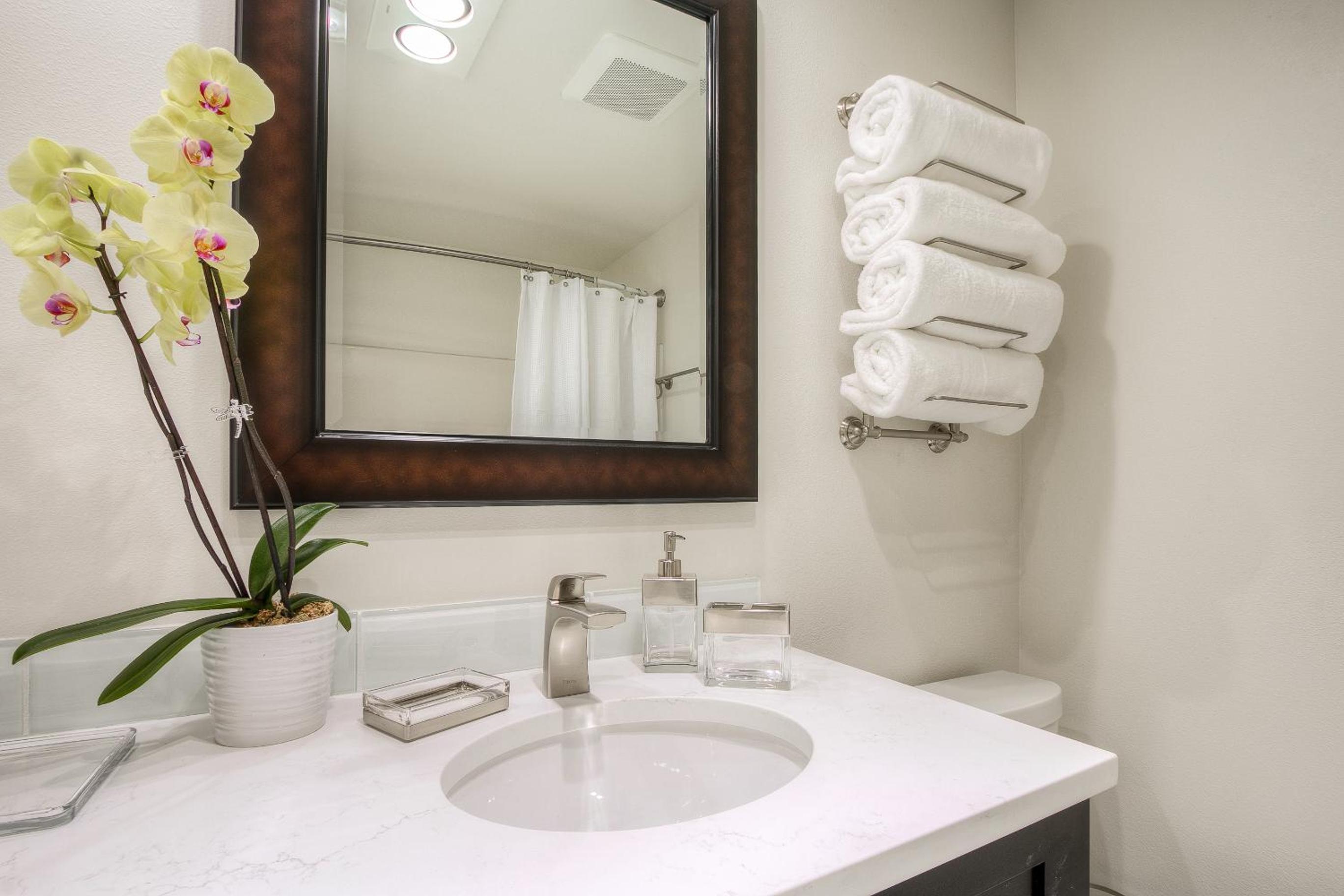Two-Bedroom Townhouse - Photo 28