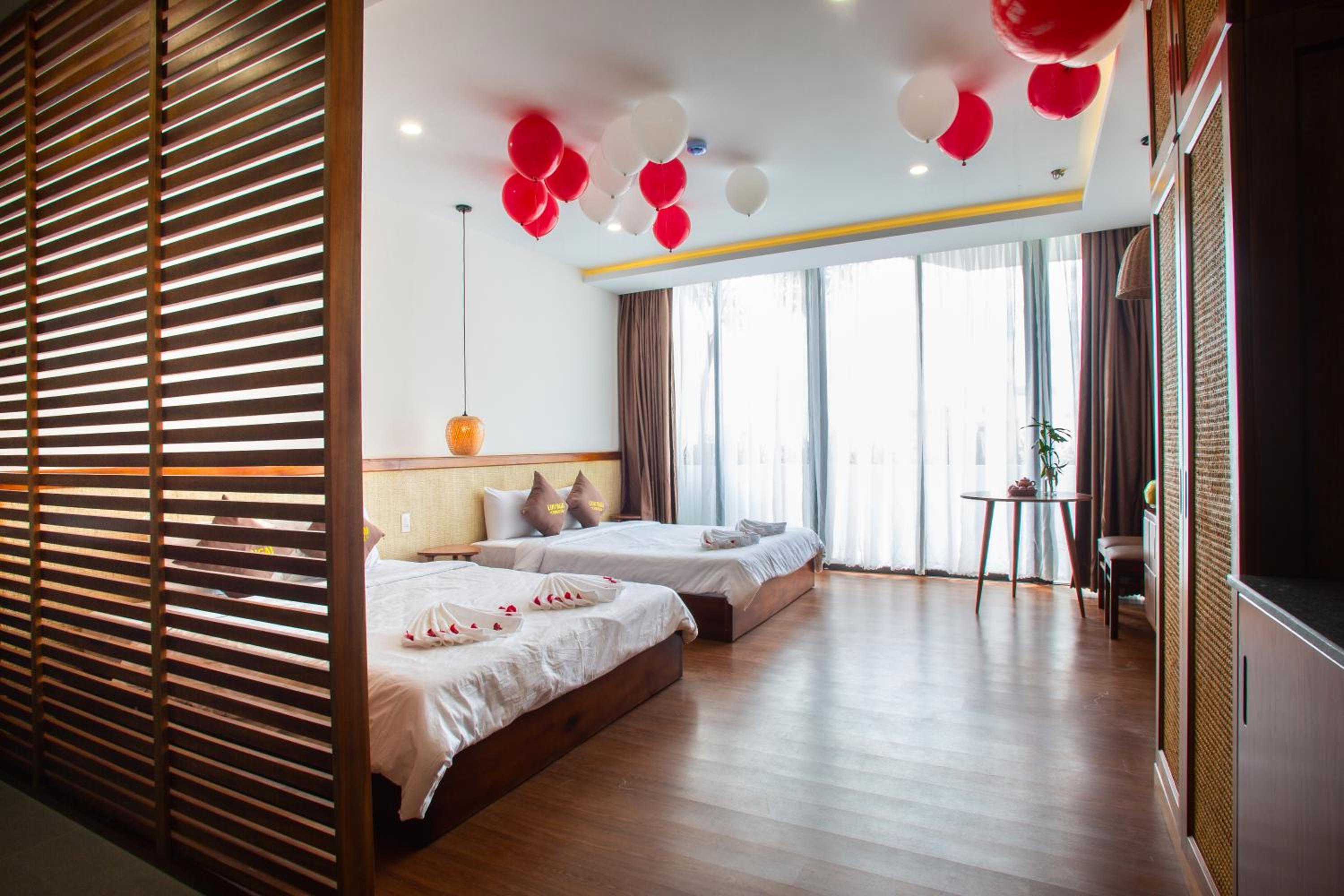 Quadruple Room with Balcony photo 3