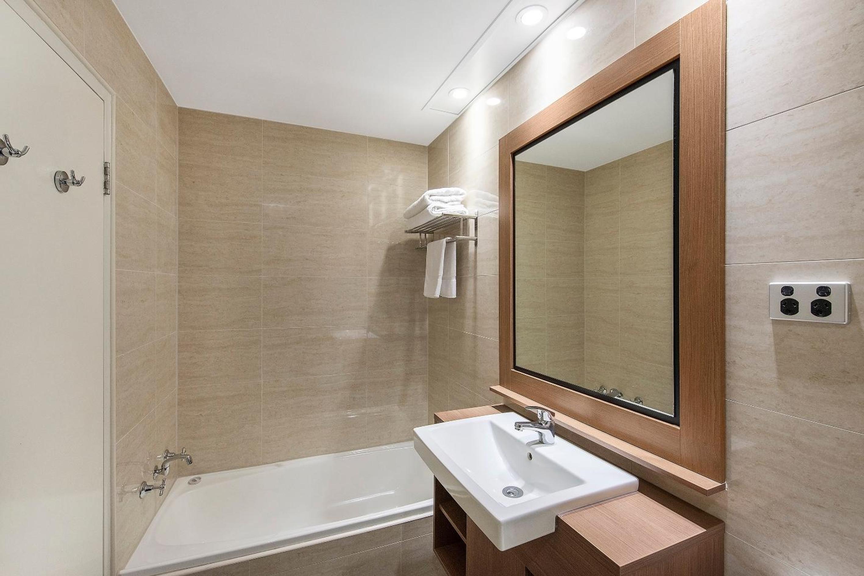Premium Queen Room - Photo 4