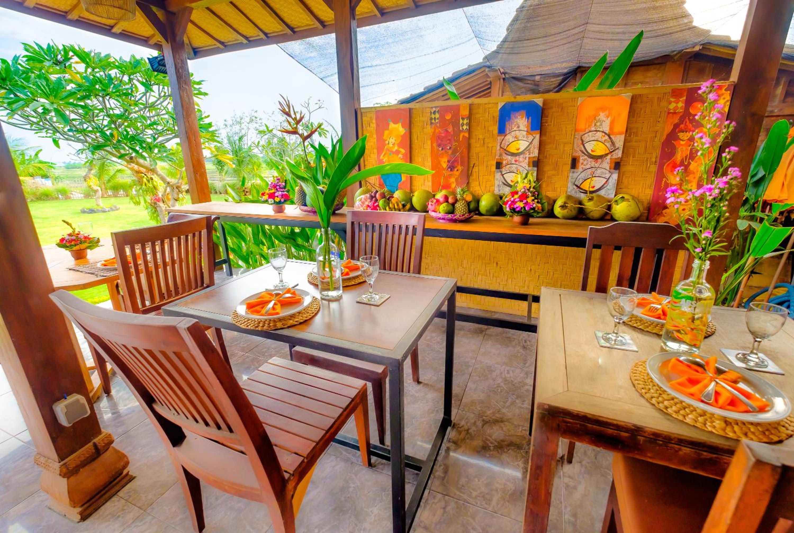Bungalow with Garden View
