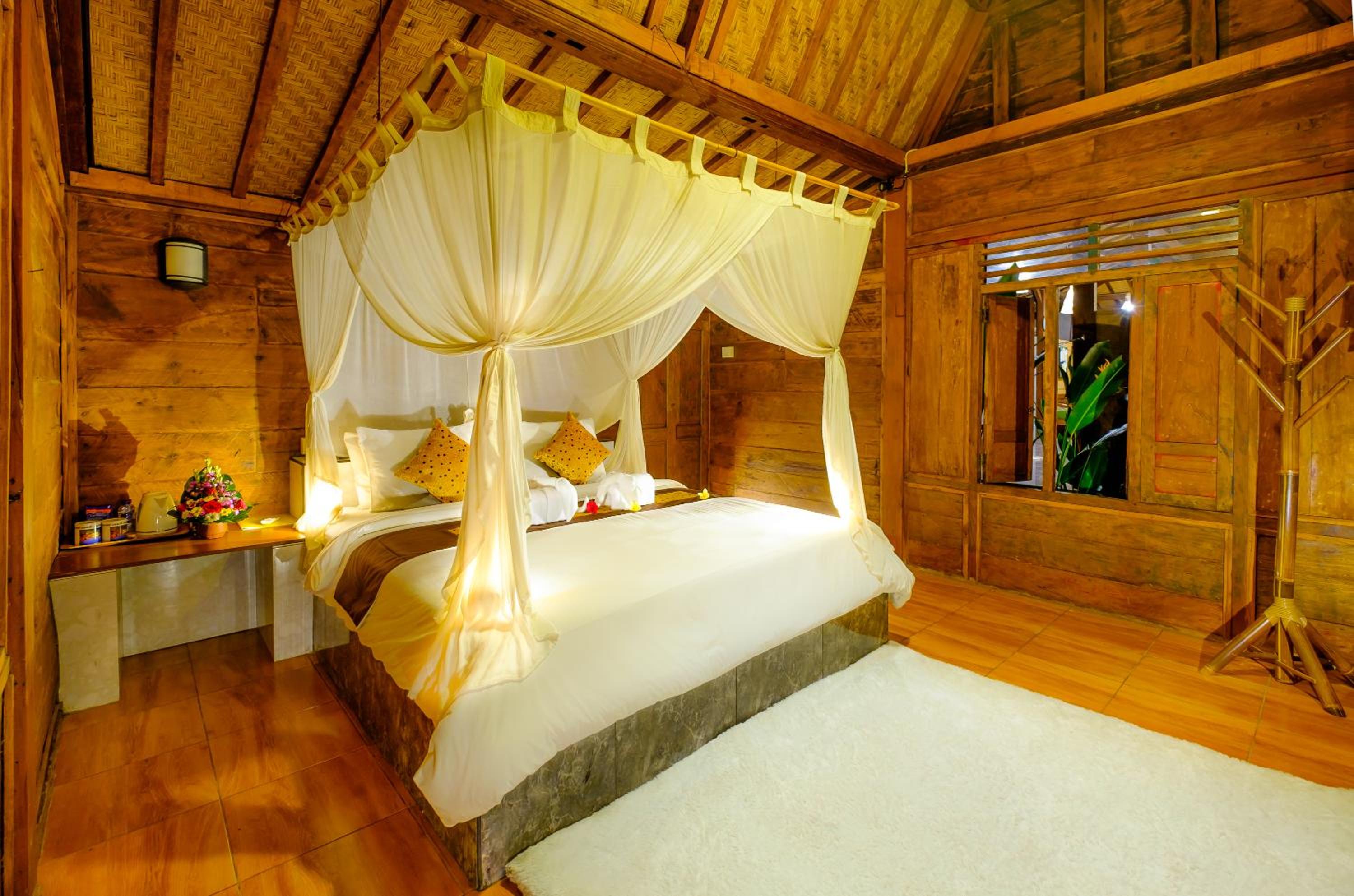 Bungalow with Garden View - Photo 1