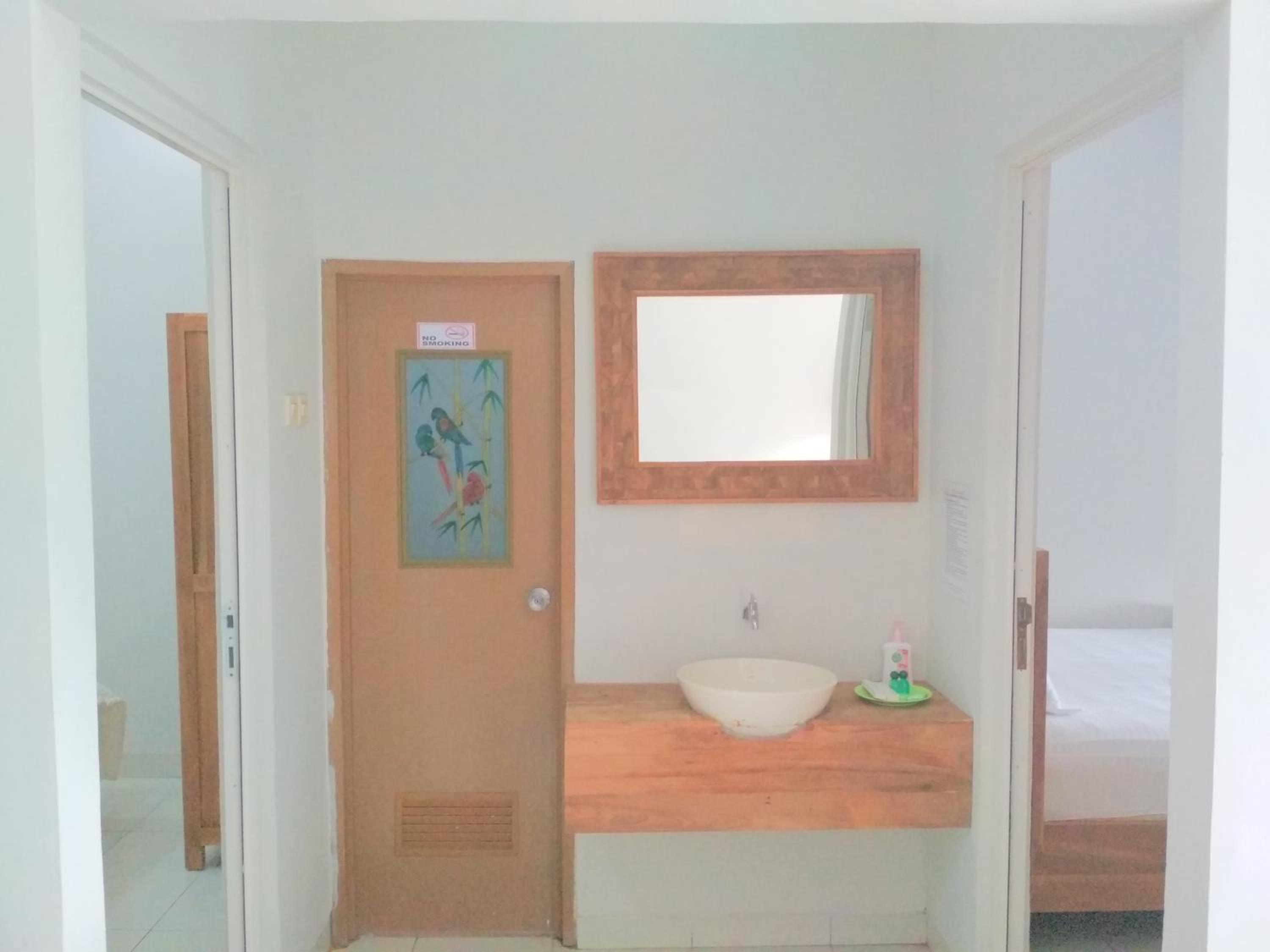 Twin Room with Private External Bathroom - Photo 9