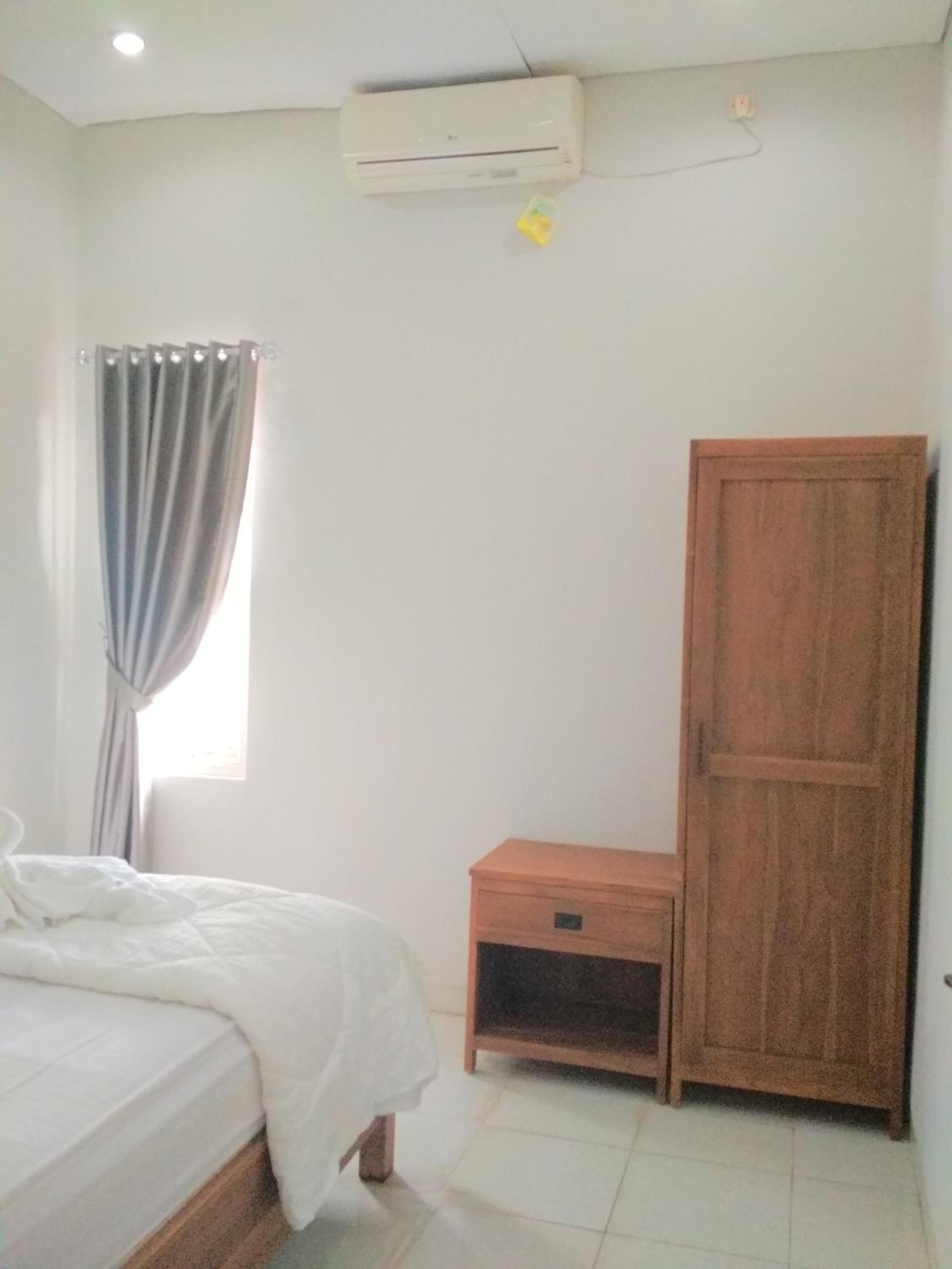 Twin Room with Private External Bathroom - Photo 8