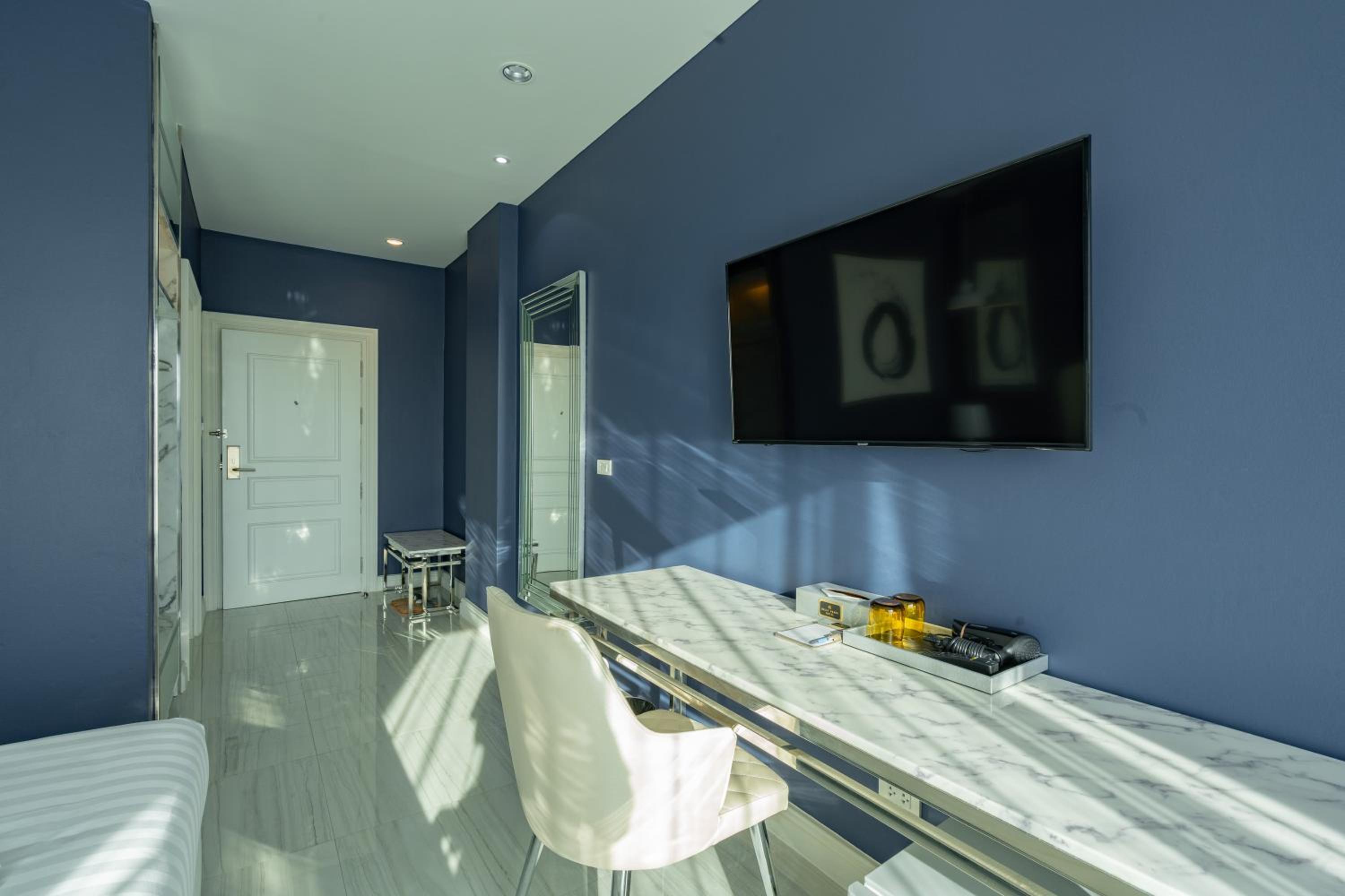 Standard Double Room - Photo 19