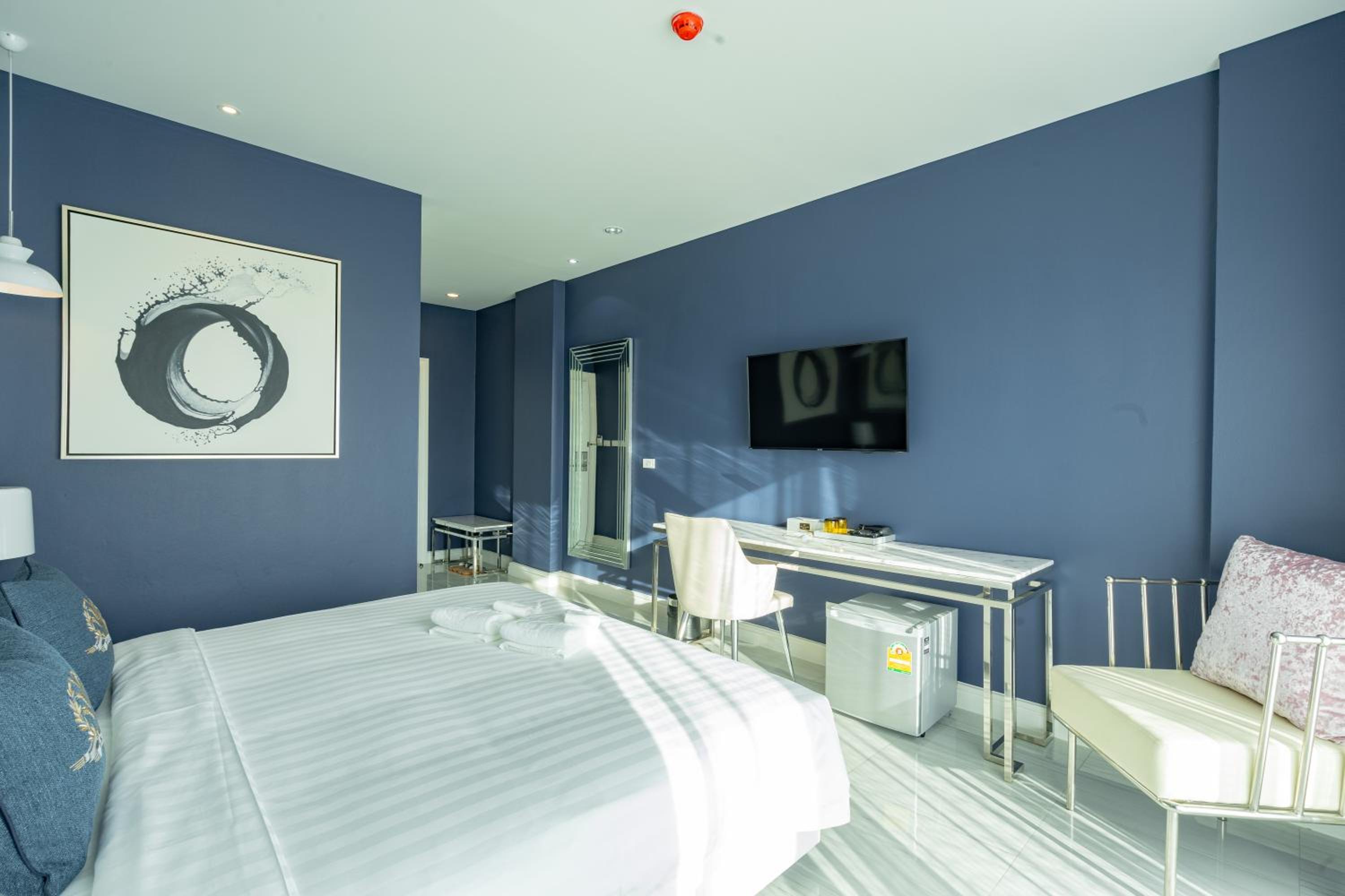 Standard Double Room - Photo 17