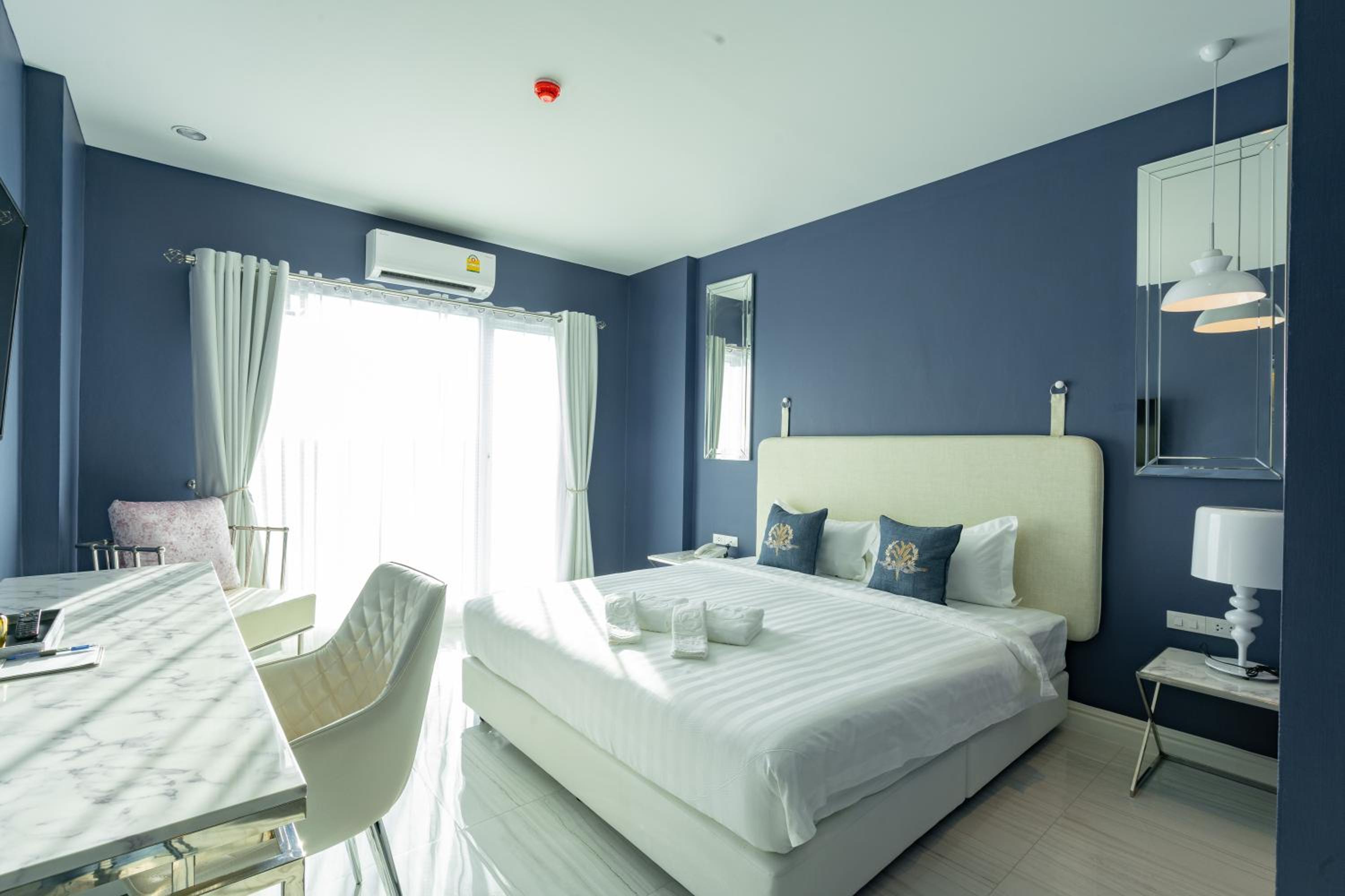 Standard Double Room - Photo 13