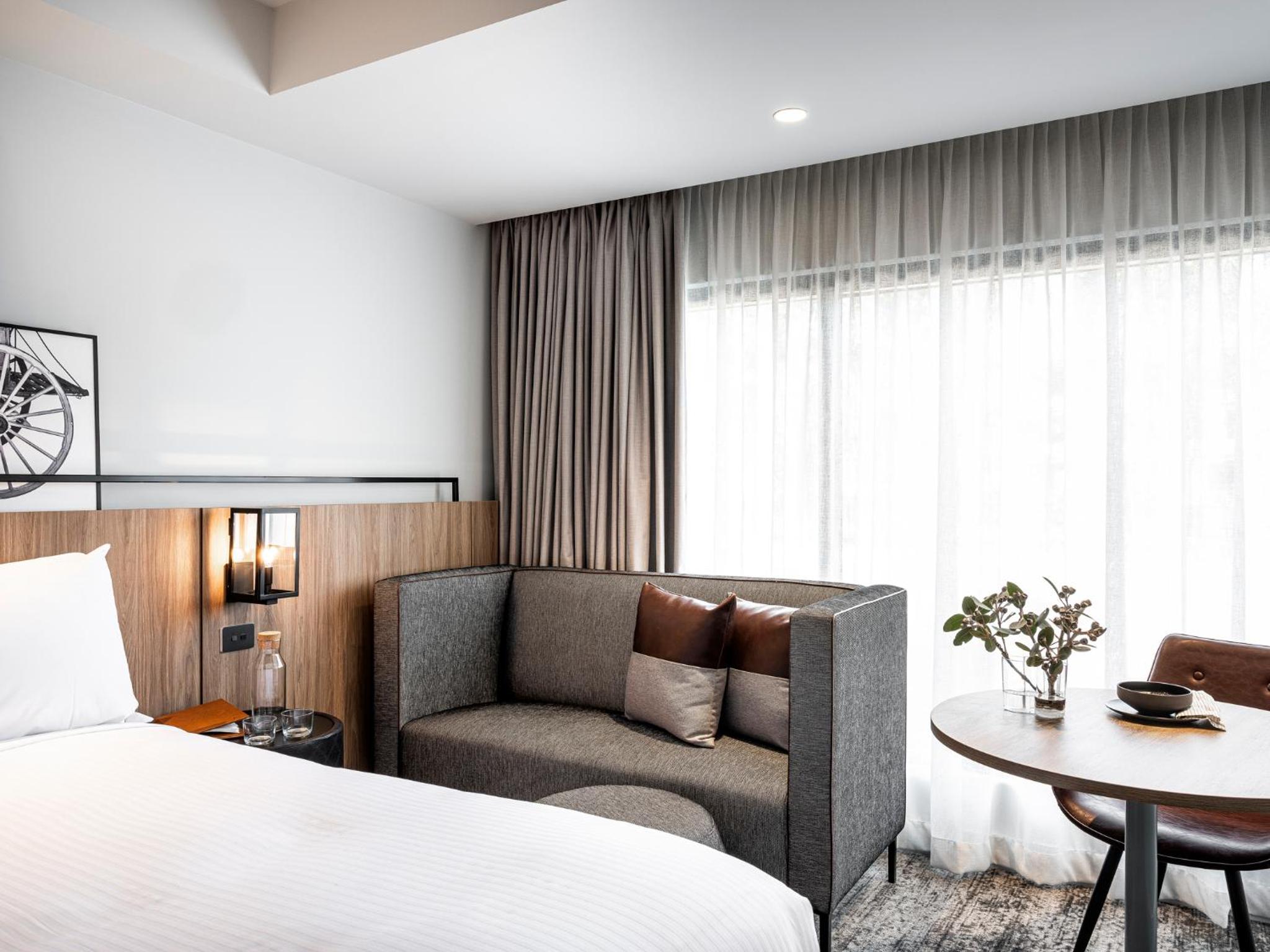Superior King Room - Photo 7