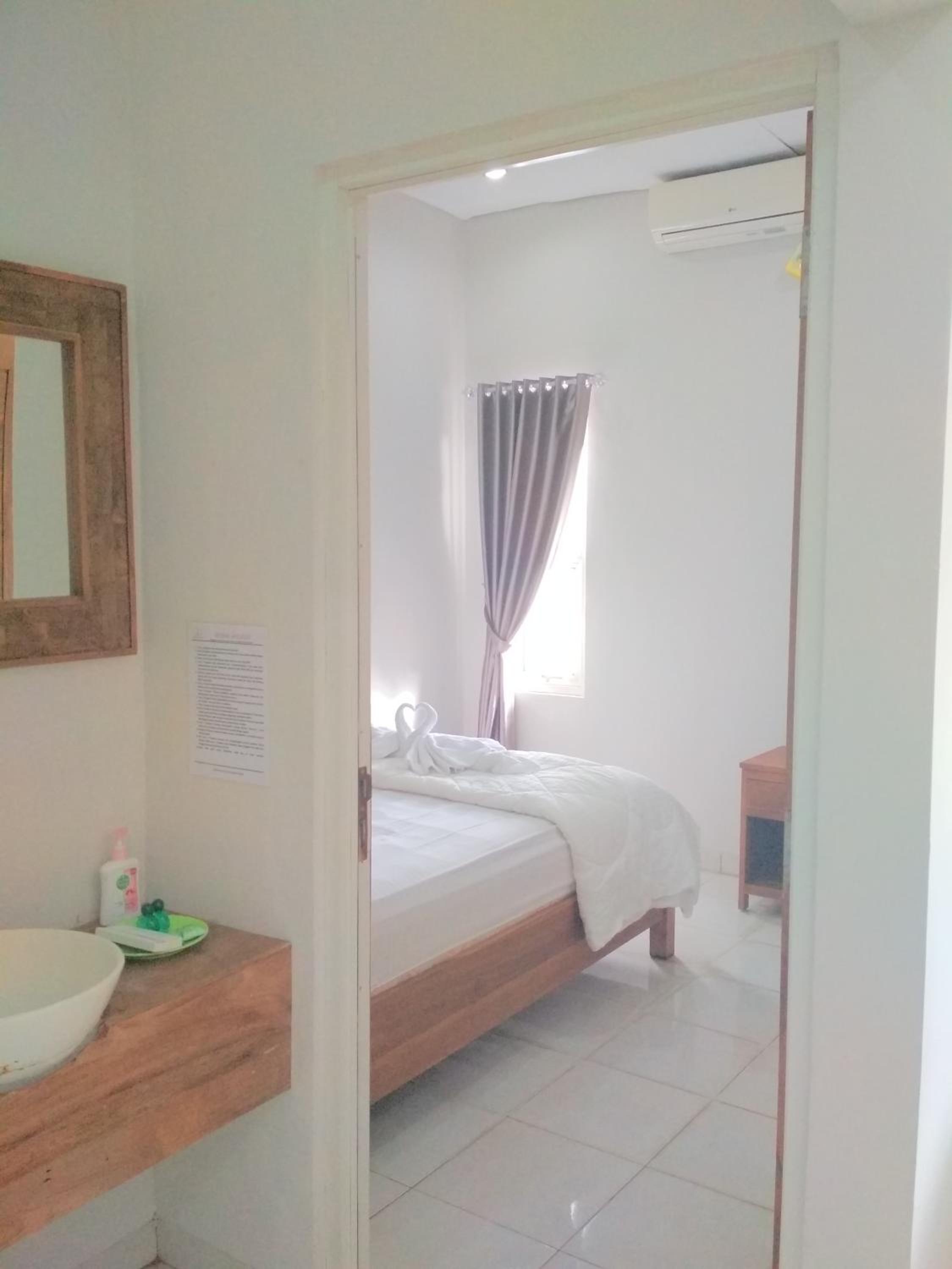 Twin Room with Private External Bathroom - Photo 11