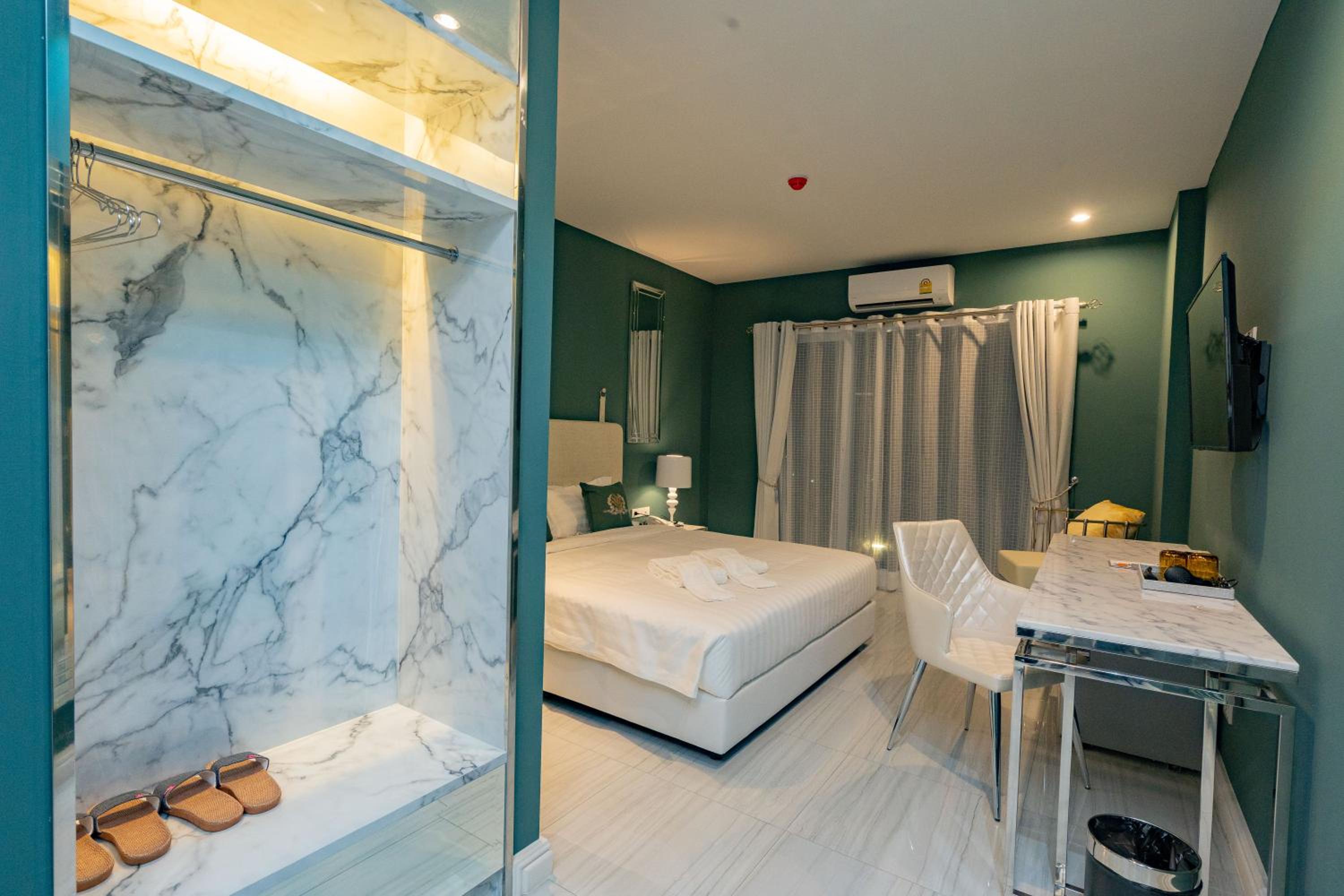Standard Double Room - Photo 39