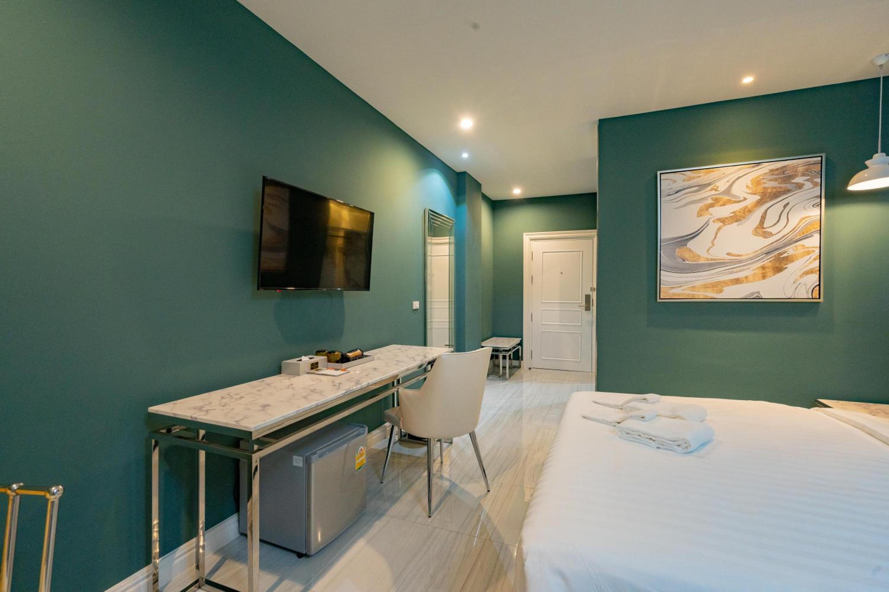 Standard Double Room - Photo 36