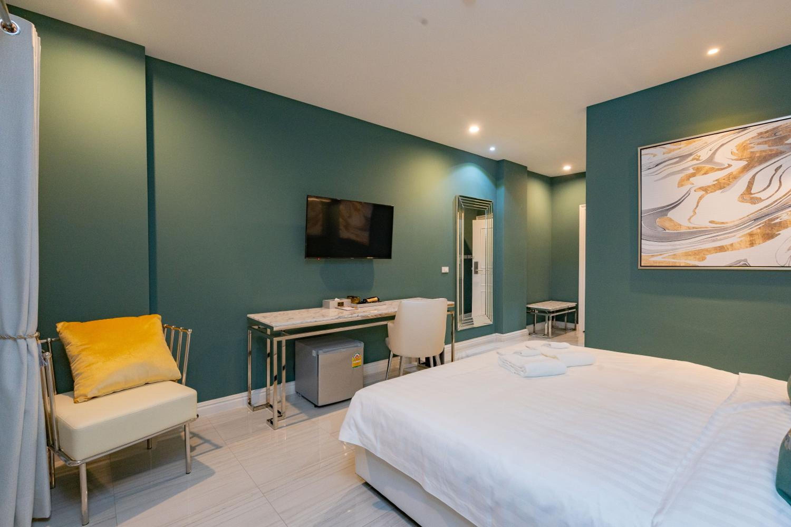 Standard Double Room - Photo 35