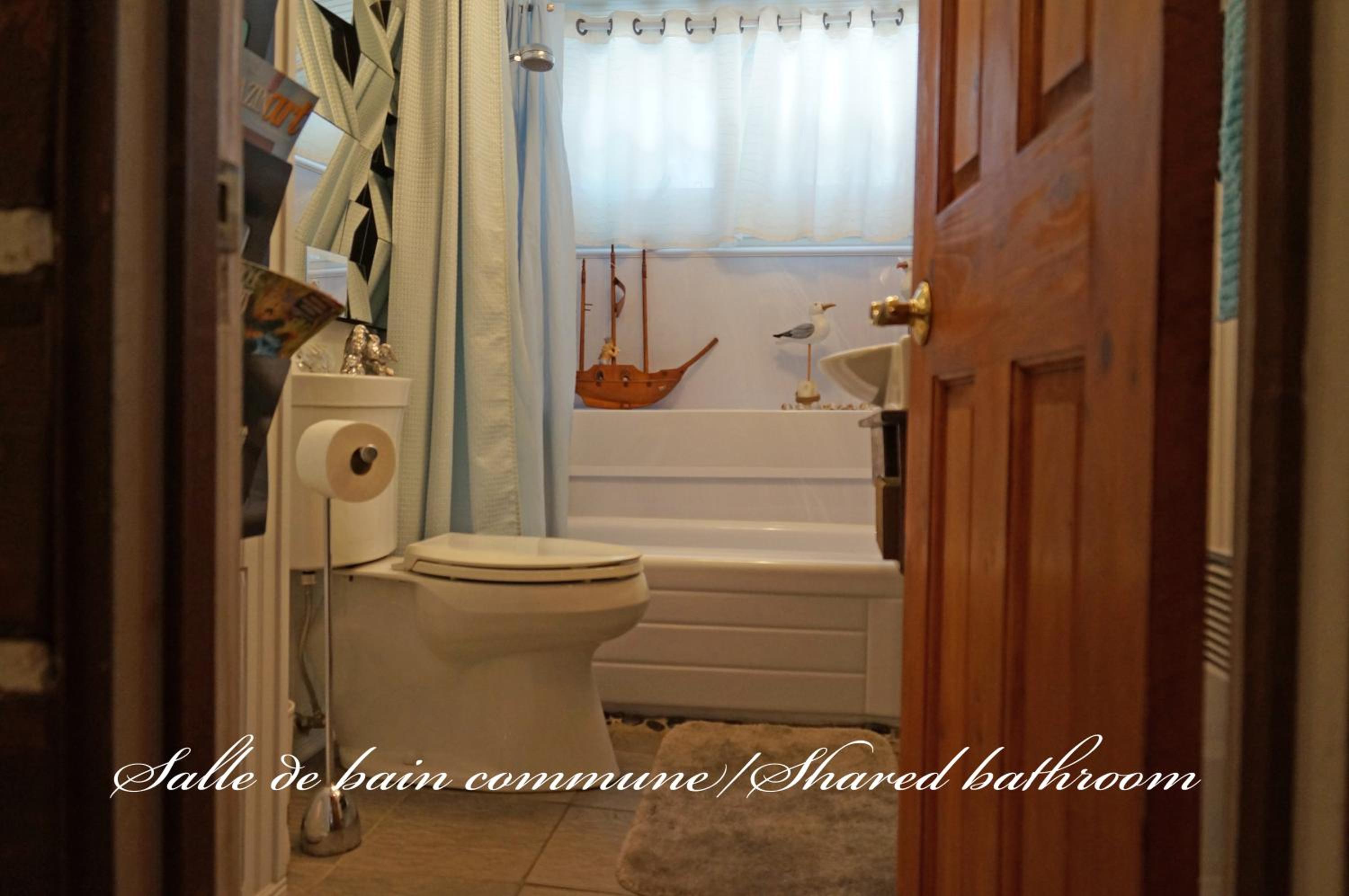 Twin Room with Shared Bathroom photo 3