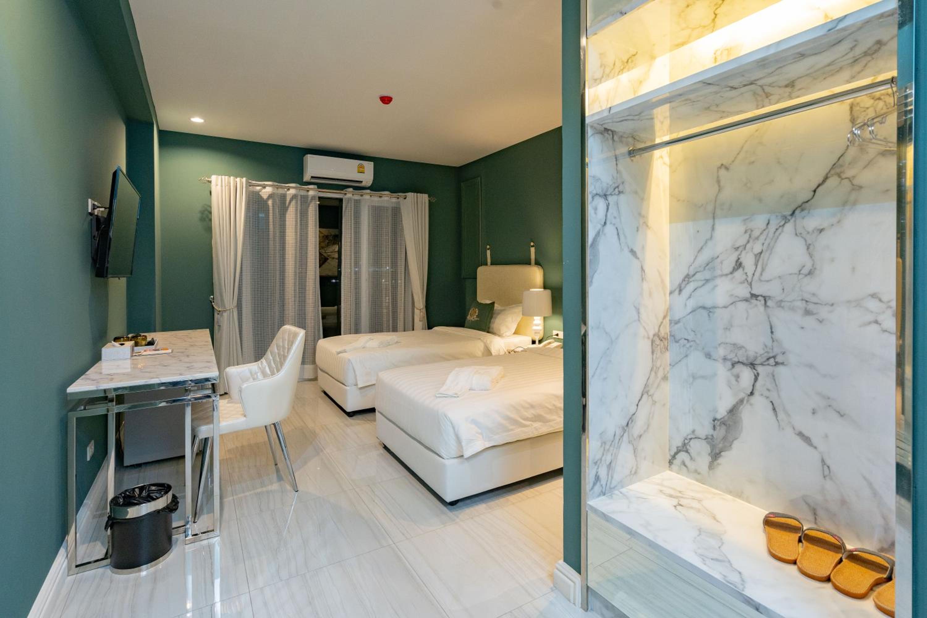 Standard Twin Room - Photo 33