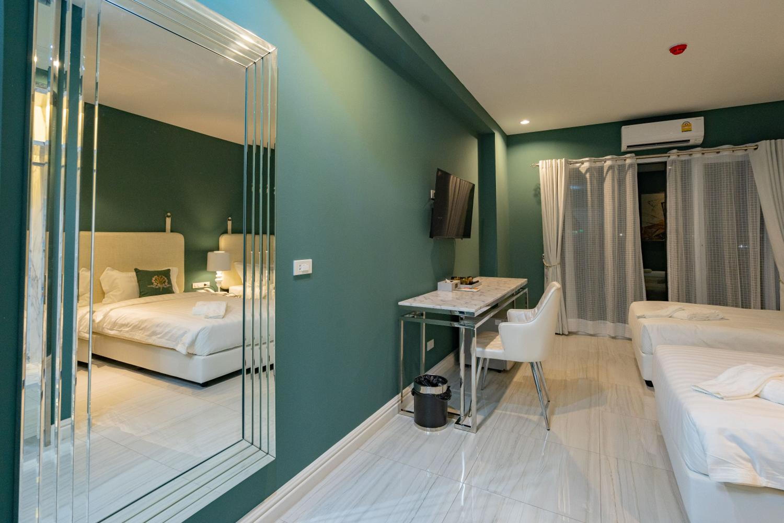 Standard Twin Room - Photo 32