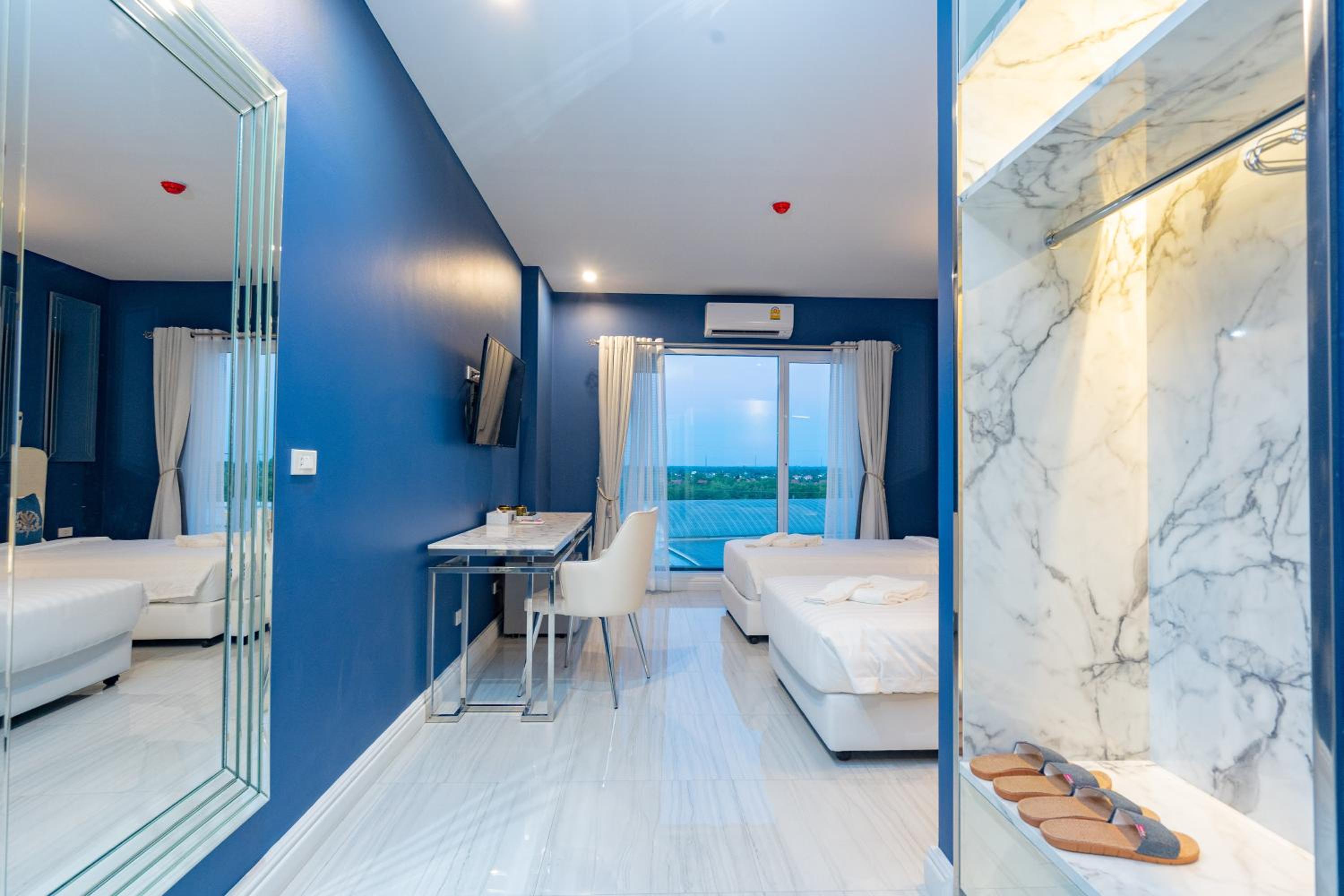 Standard Twin Room - Photo 7