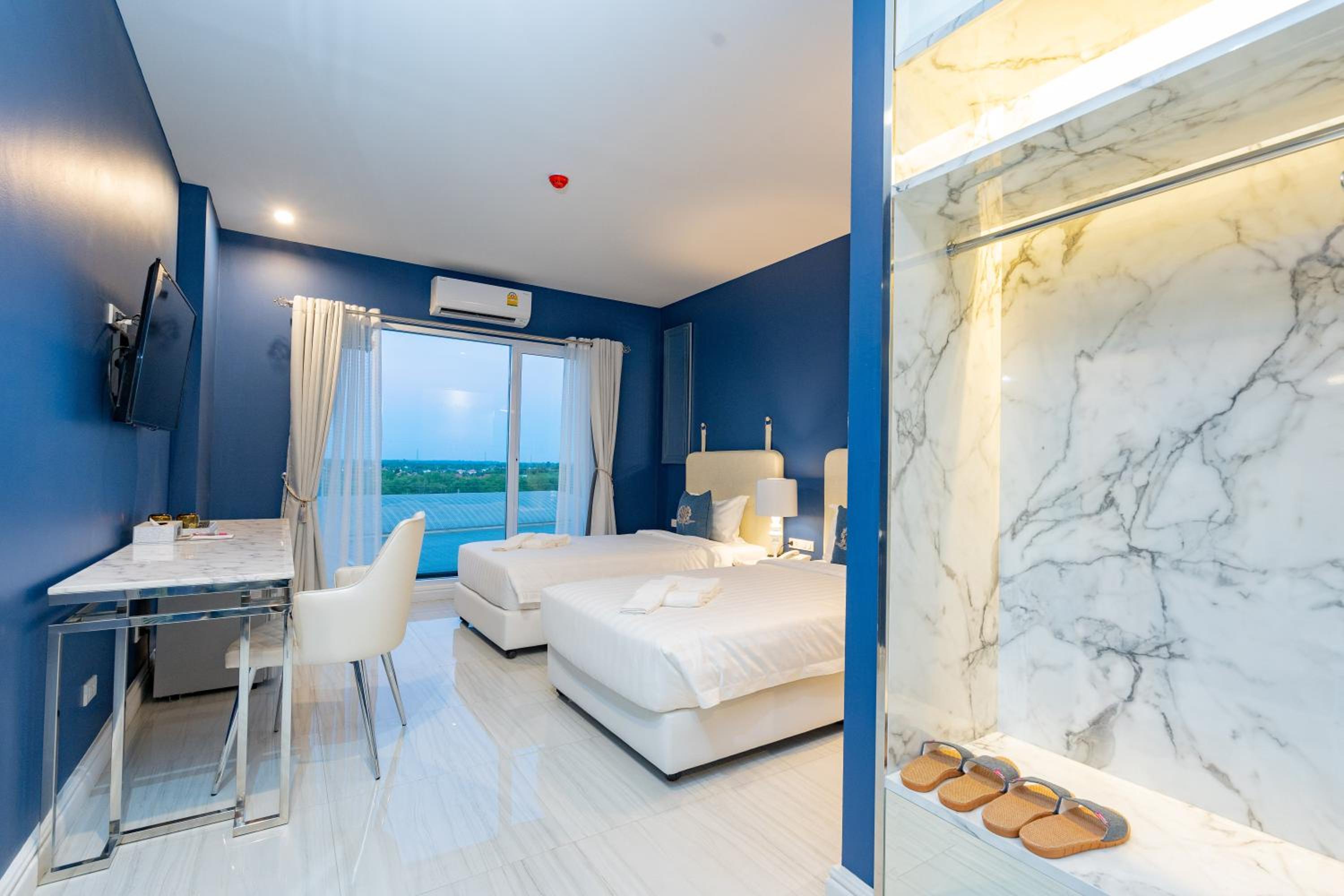 Standard Twin Room - Photo 8