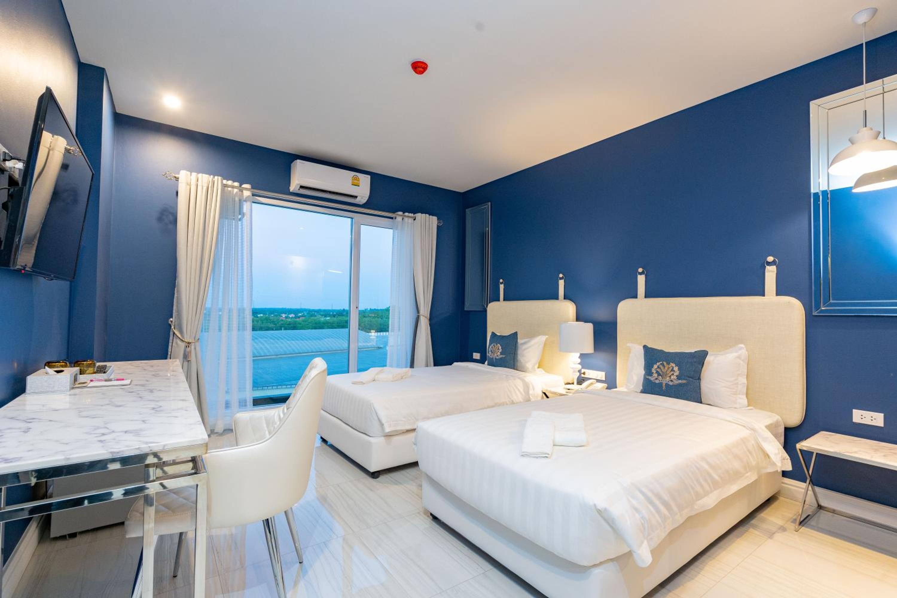 Standard Twin Room - Photo 9
