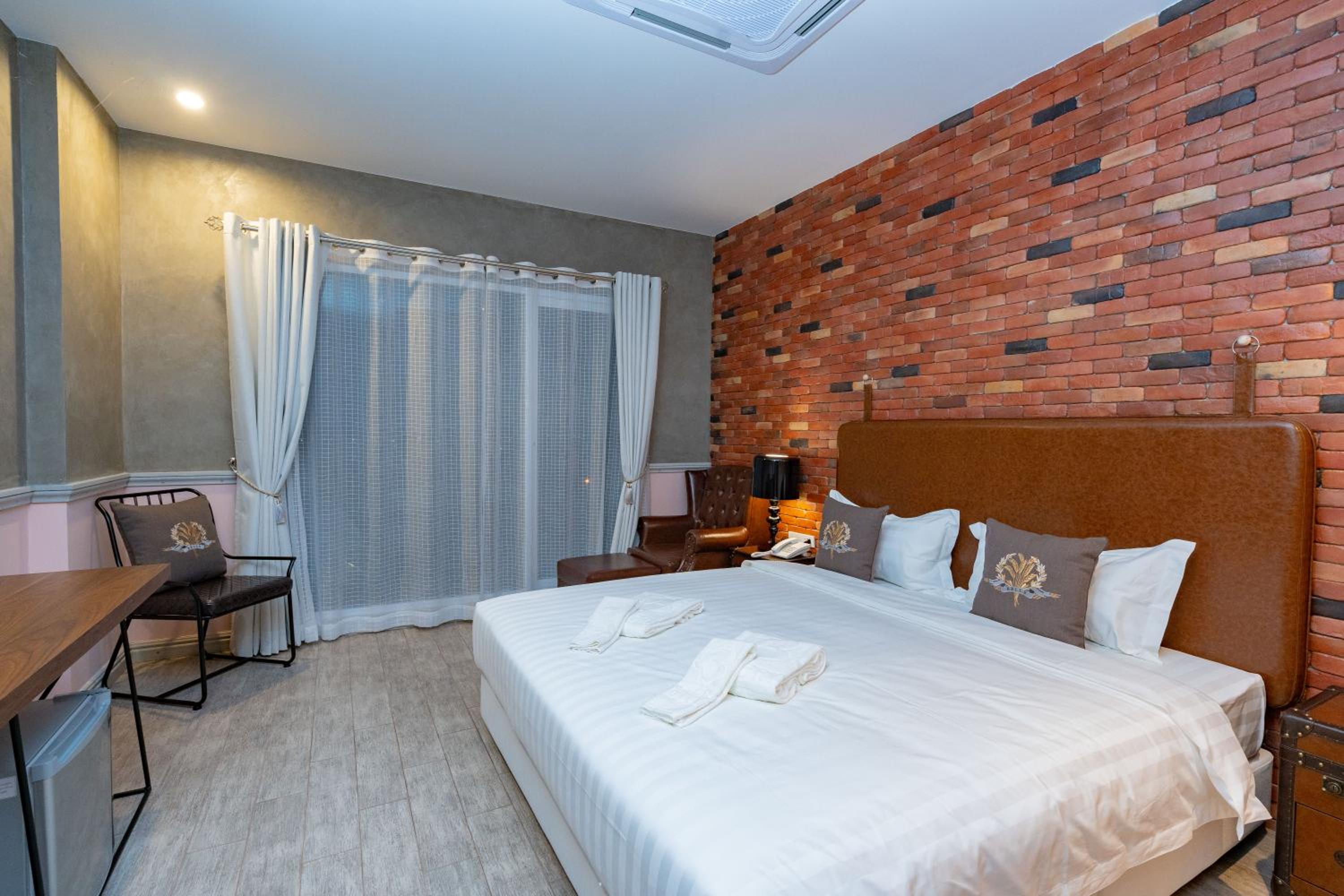 Standard Double Room - Photo 42