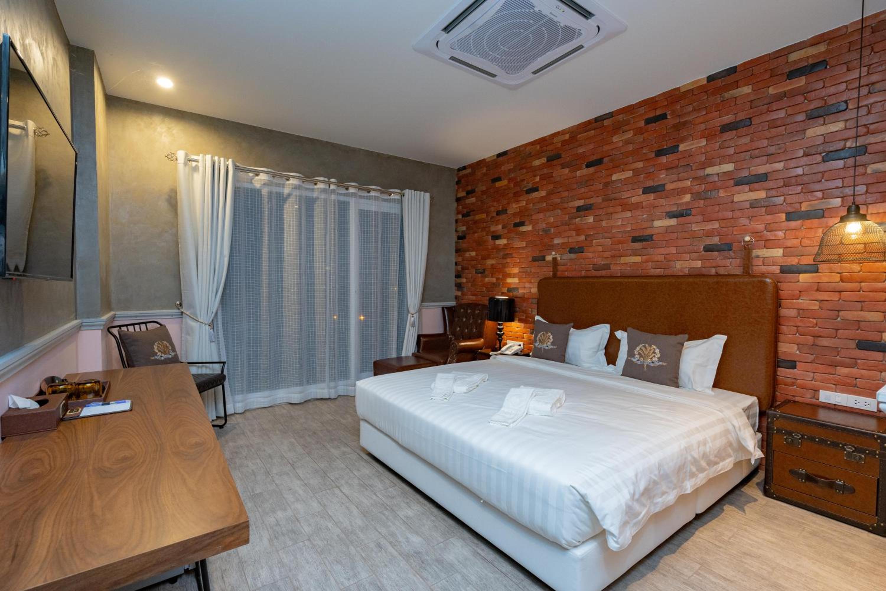 Standard Double Room - Photo 40
