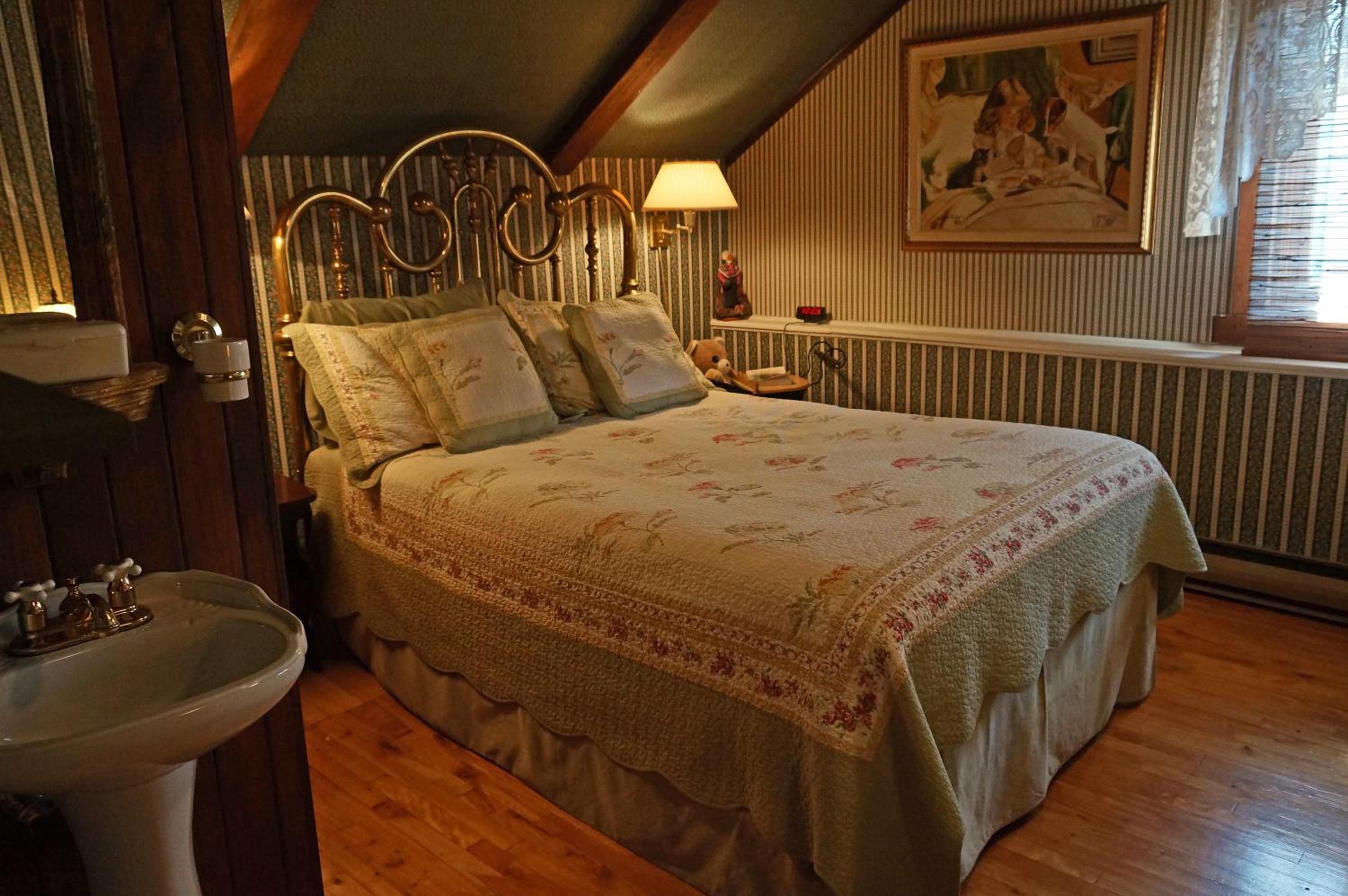 Double Room with Shared Bathroom photo 1