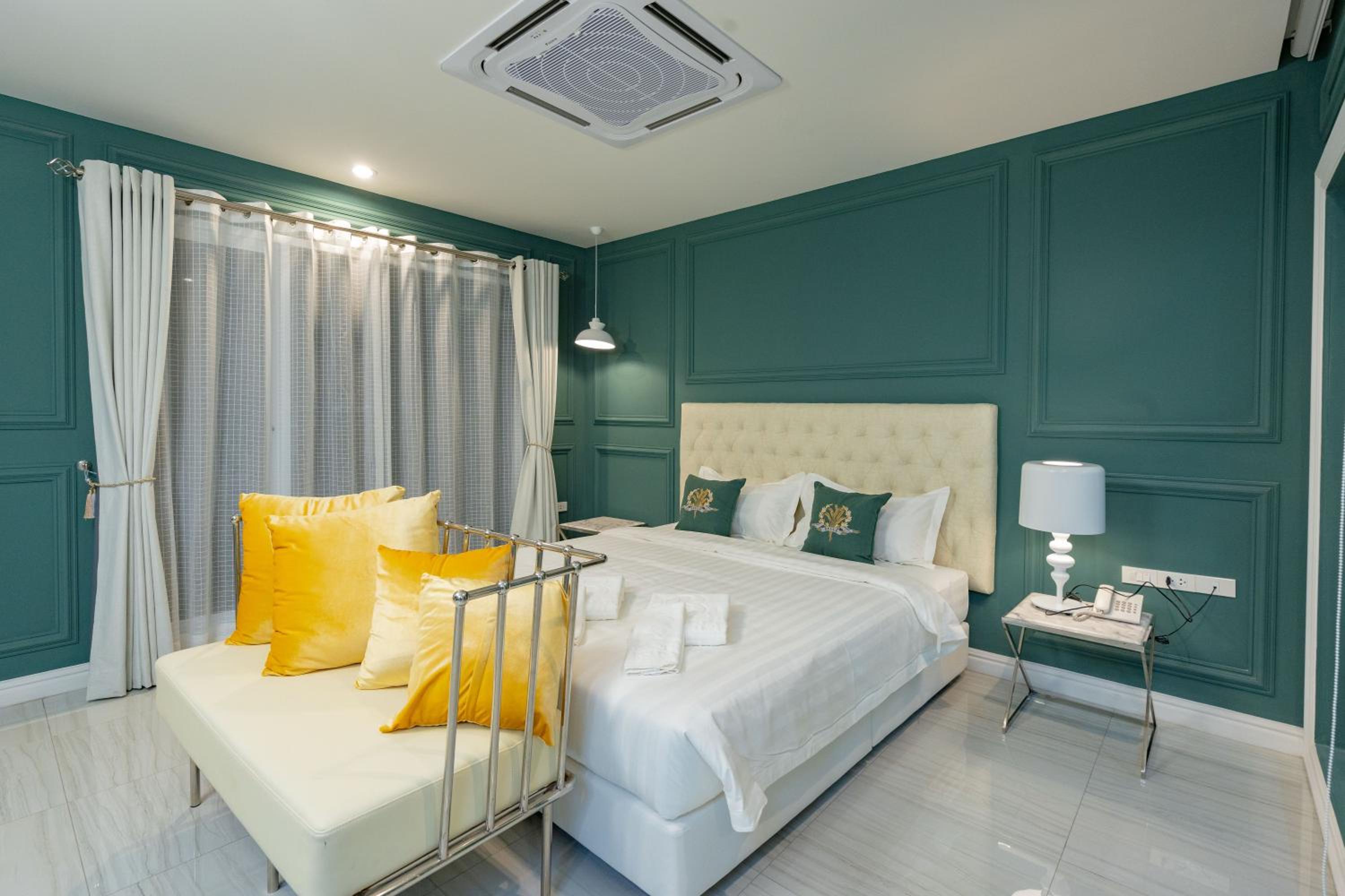 Suite - Photo 3
