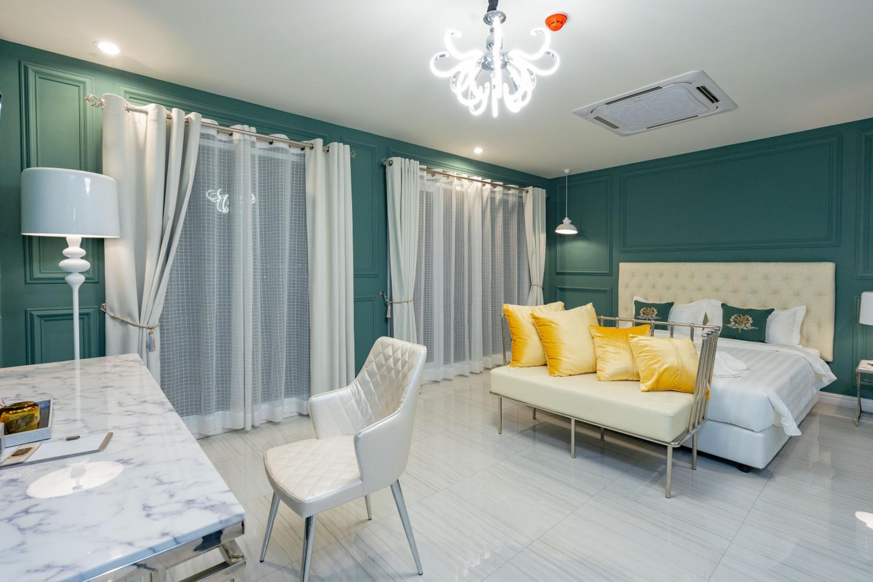 Suite - Photo 6